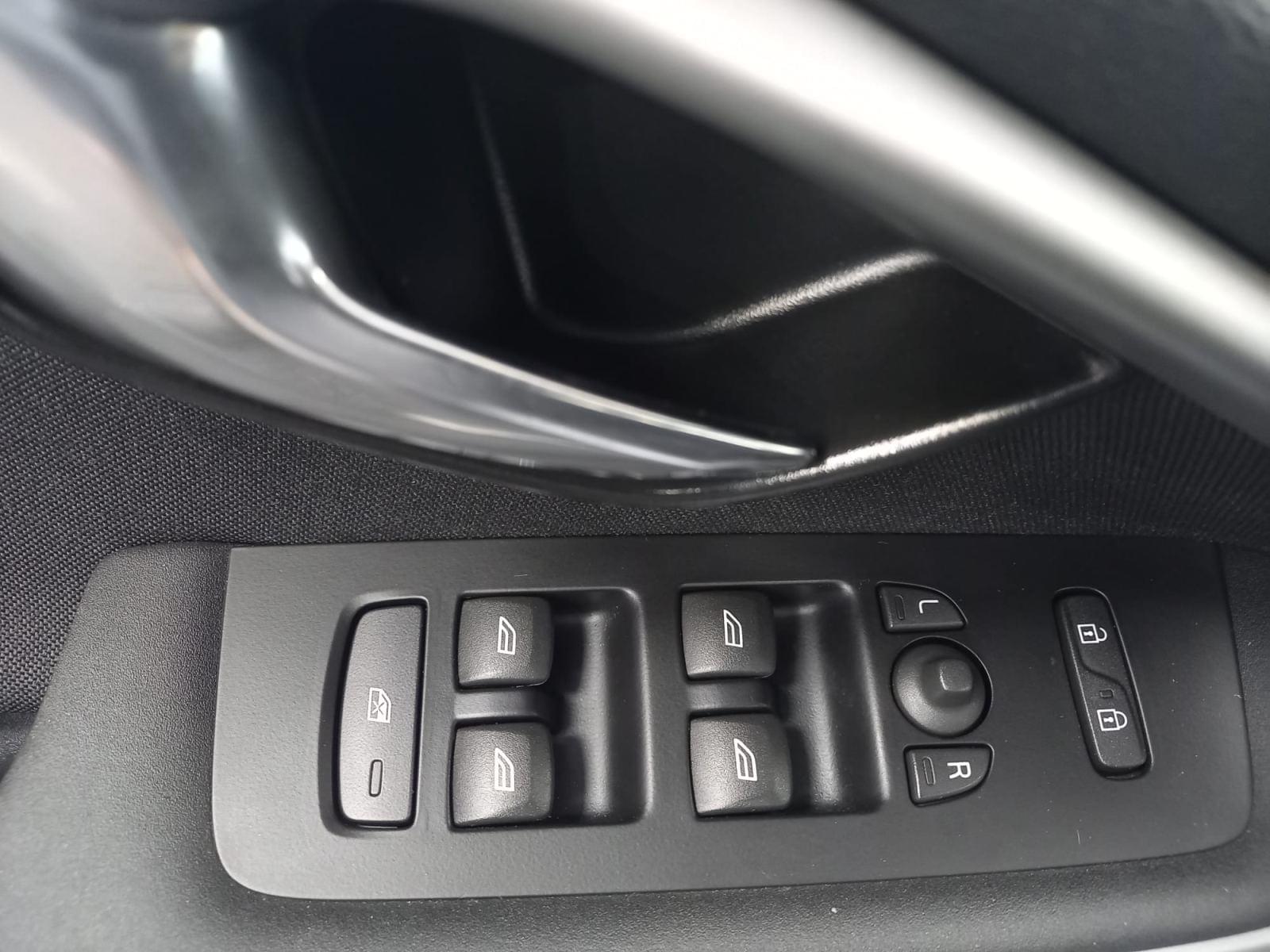 VOLVO V40 1.5 T2 BLACK EDITION GEAR.GPF 23 