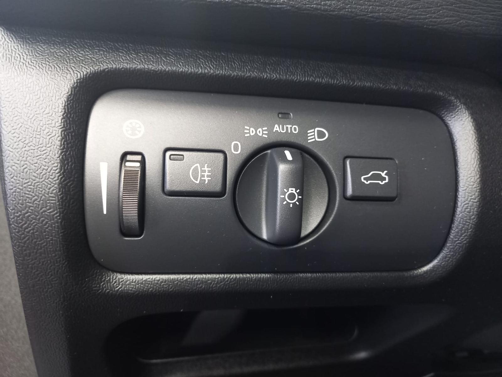 VOLVO V40 1.5 T2 BLACK EDITION GEAR.GPF 32 