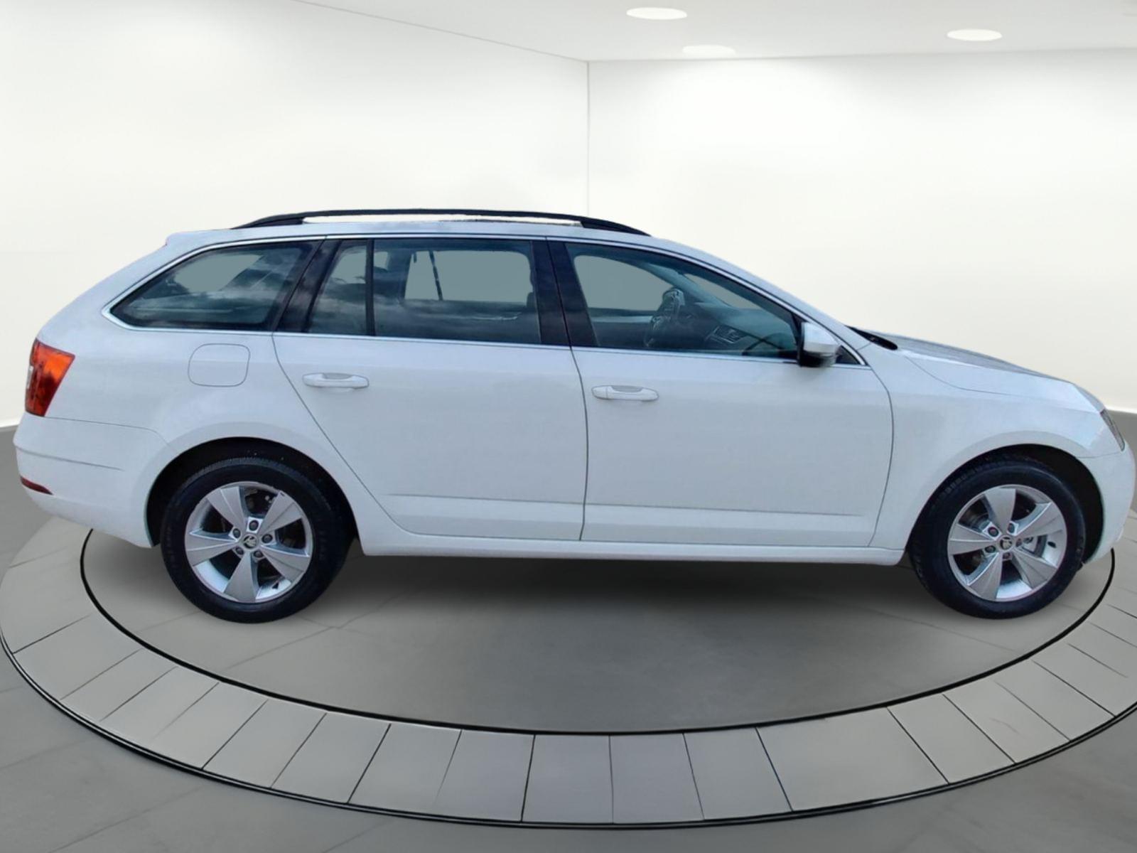 SKODA OCTAVIA Combi 1.6 TDI CR 85KW (115CV) Ambition 7 