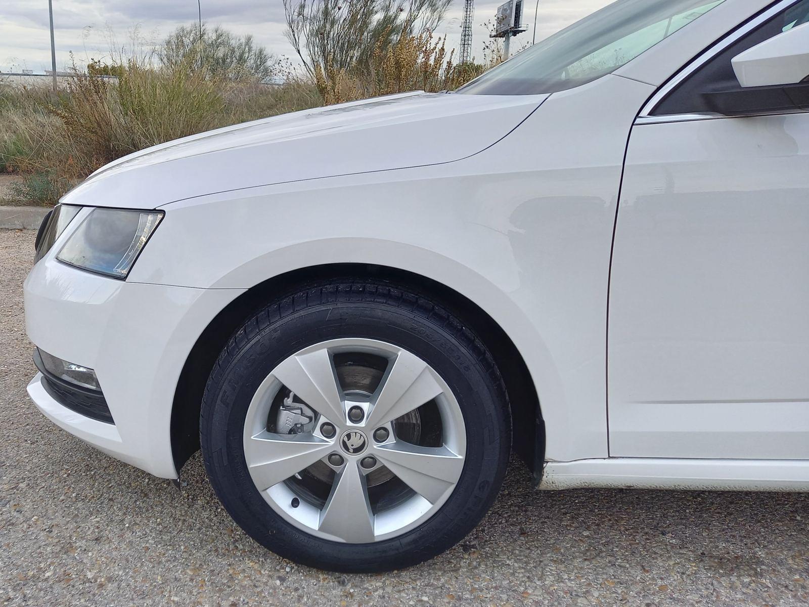 SKODA OCTAVIA Combi 1.6 TDI CR 85KW (115CV) Ambition 9 