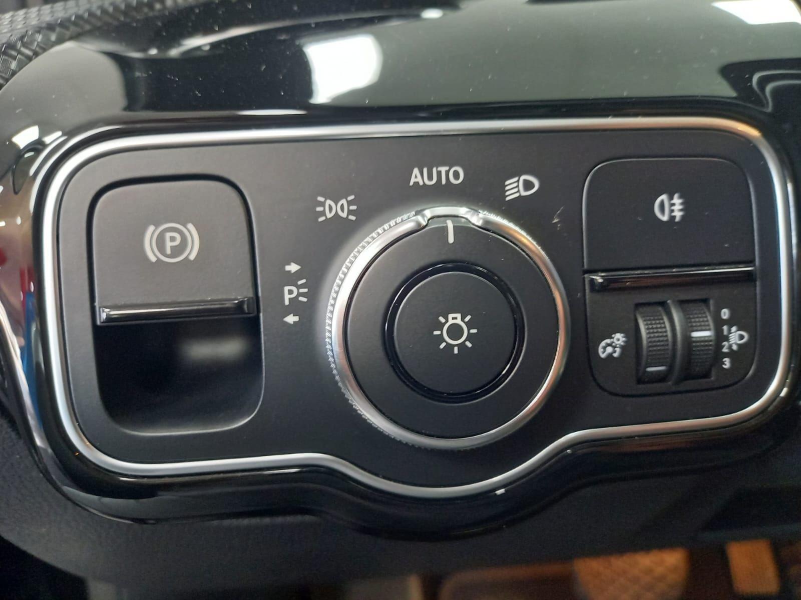 MERCEDES CLASE A 180 D BUSINESS SOLUTION AUT 18 