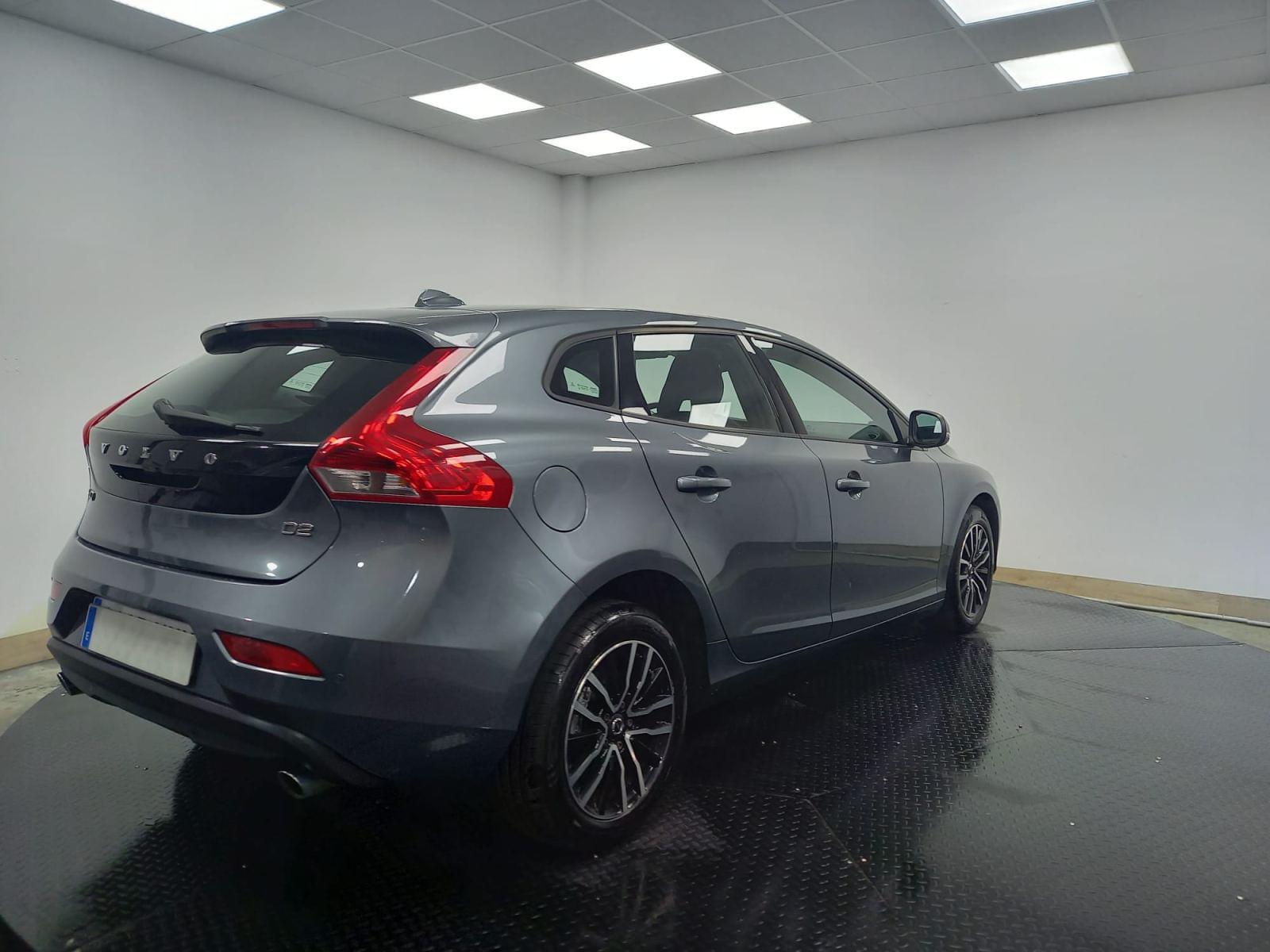 VOLVO V40 2.0 D2 MOMENTUM GEARTRONIC AUT 4 