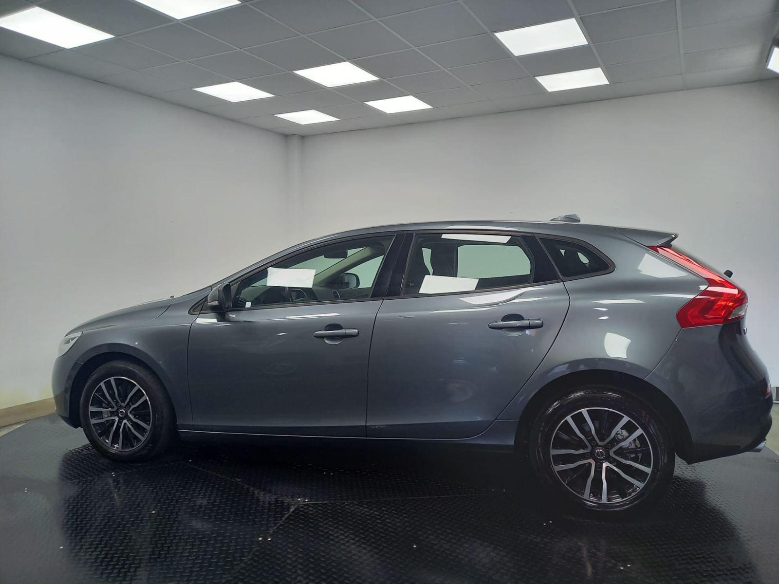 VOLVO V40 2.0 D2 MOMENTUM GEARTRONIC AUT 7 