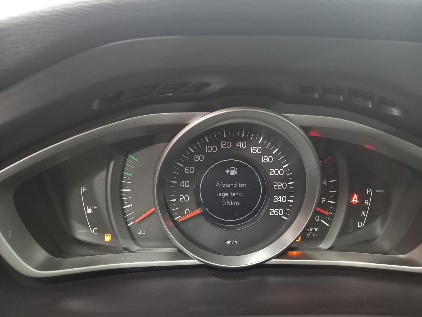 VOLVO V40 2.0 D2 MOMENTUM GEARTRONIC AUT 14 