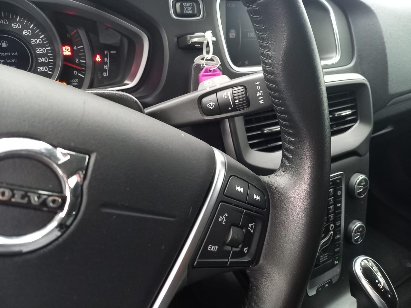 VOLVO V40 2.0 D2 MOMENTUM GEARTRONIC AUT 15 