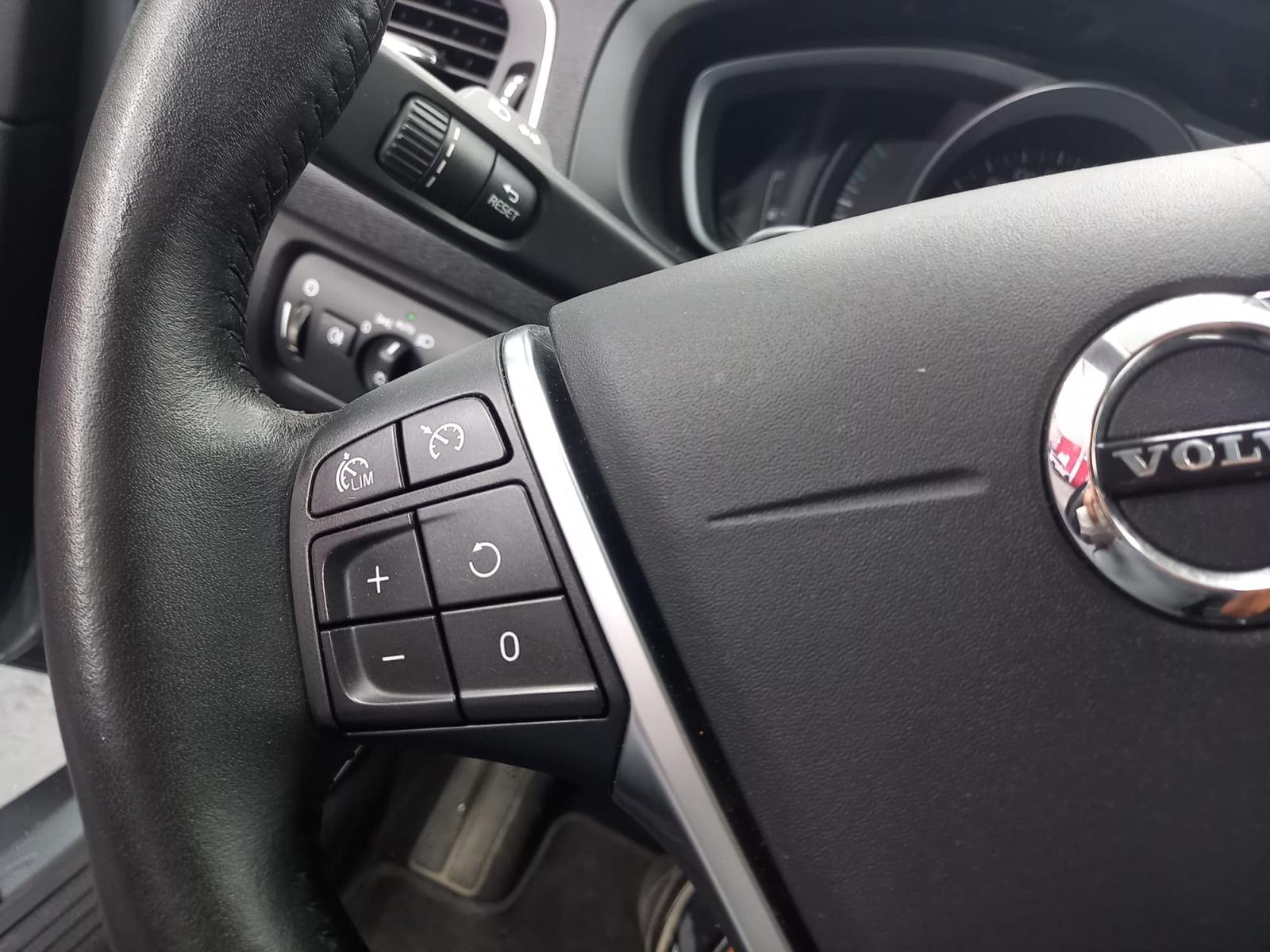 VOLVO V40 2.0 D2 MOMENTUM GEARTRONIC AUT 16 