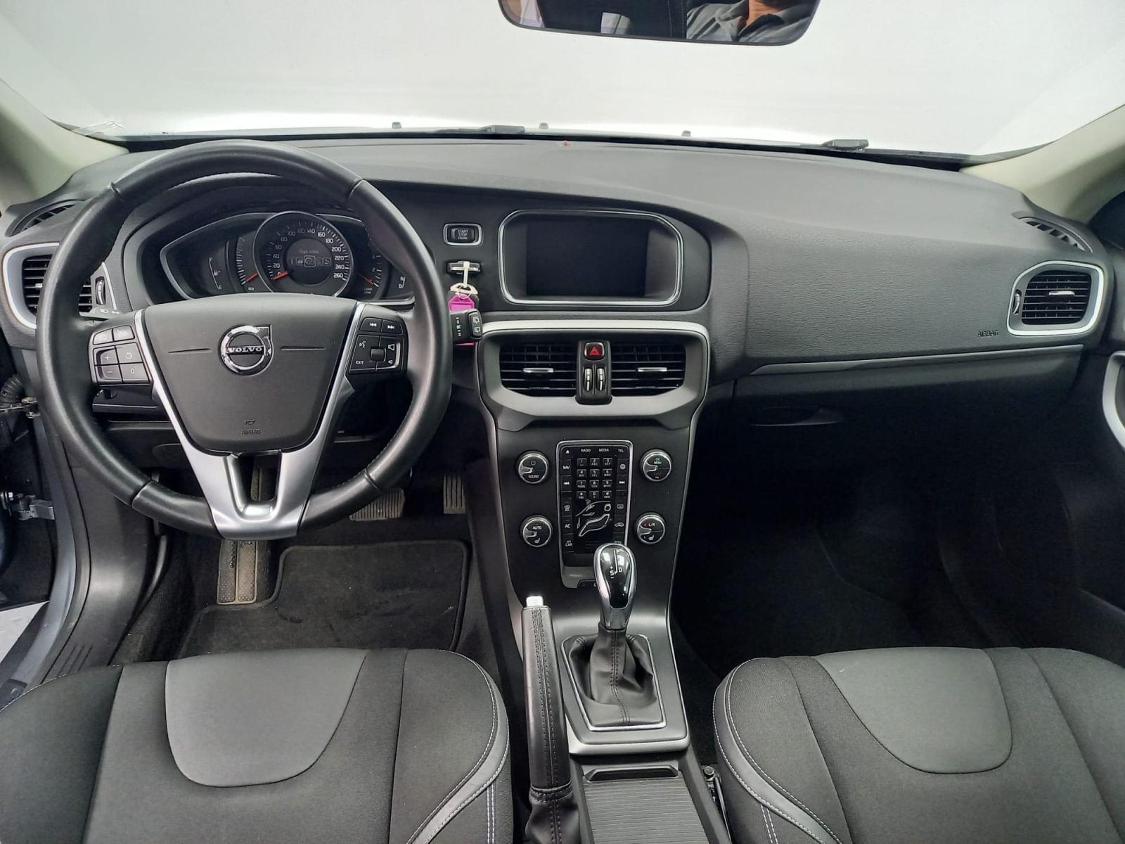 VOLVO V40 2.0 D2 MOMENTUM GEARTRONIC AUT 17 
