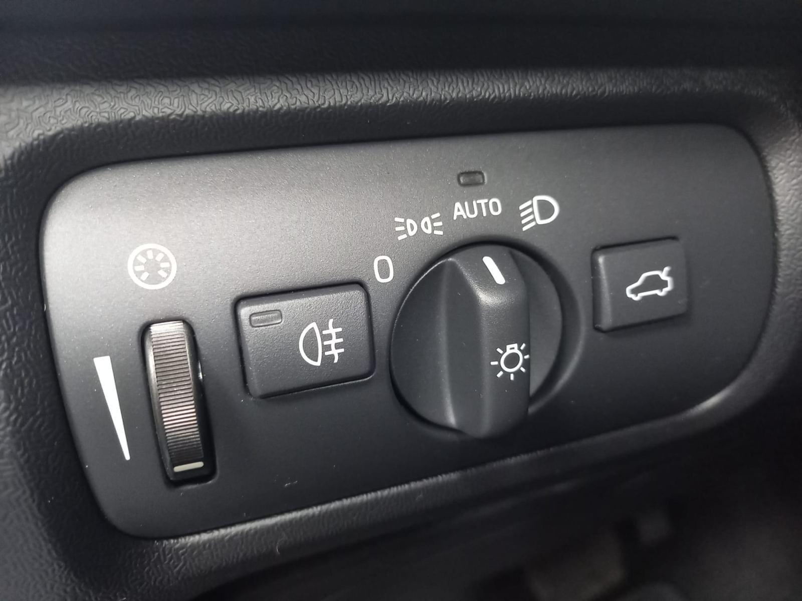 VOLVO V40 2.0 D2 MOMENTUM GEARTRONIC AUT 18 