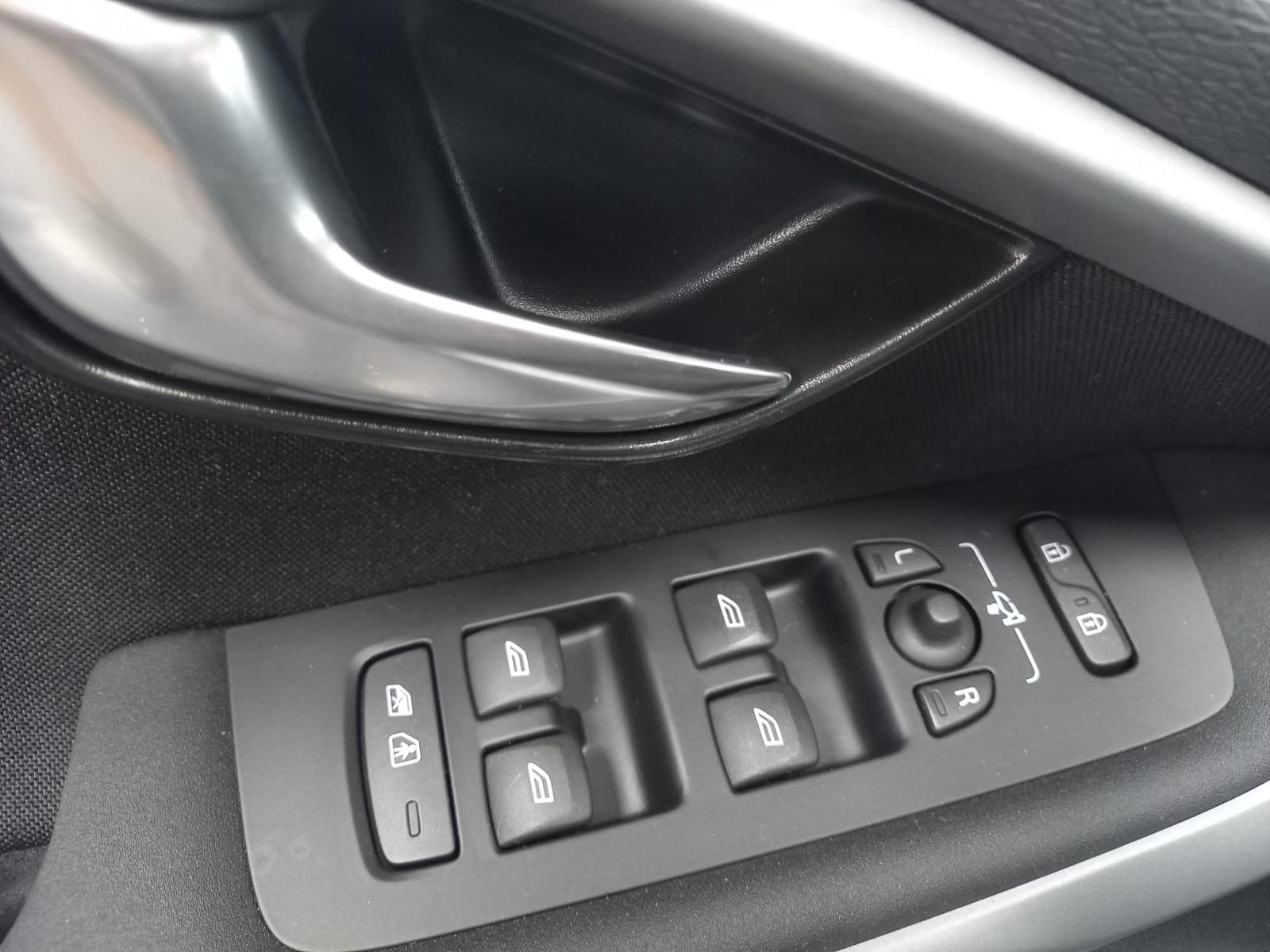 VOLVO V40 2.0 D2 MOMENTUM GEARTRONIC AUT 19 