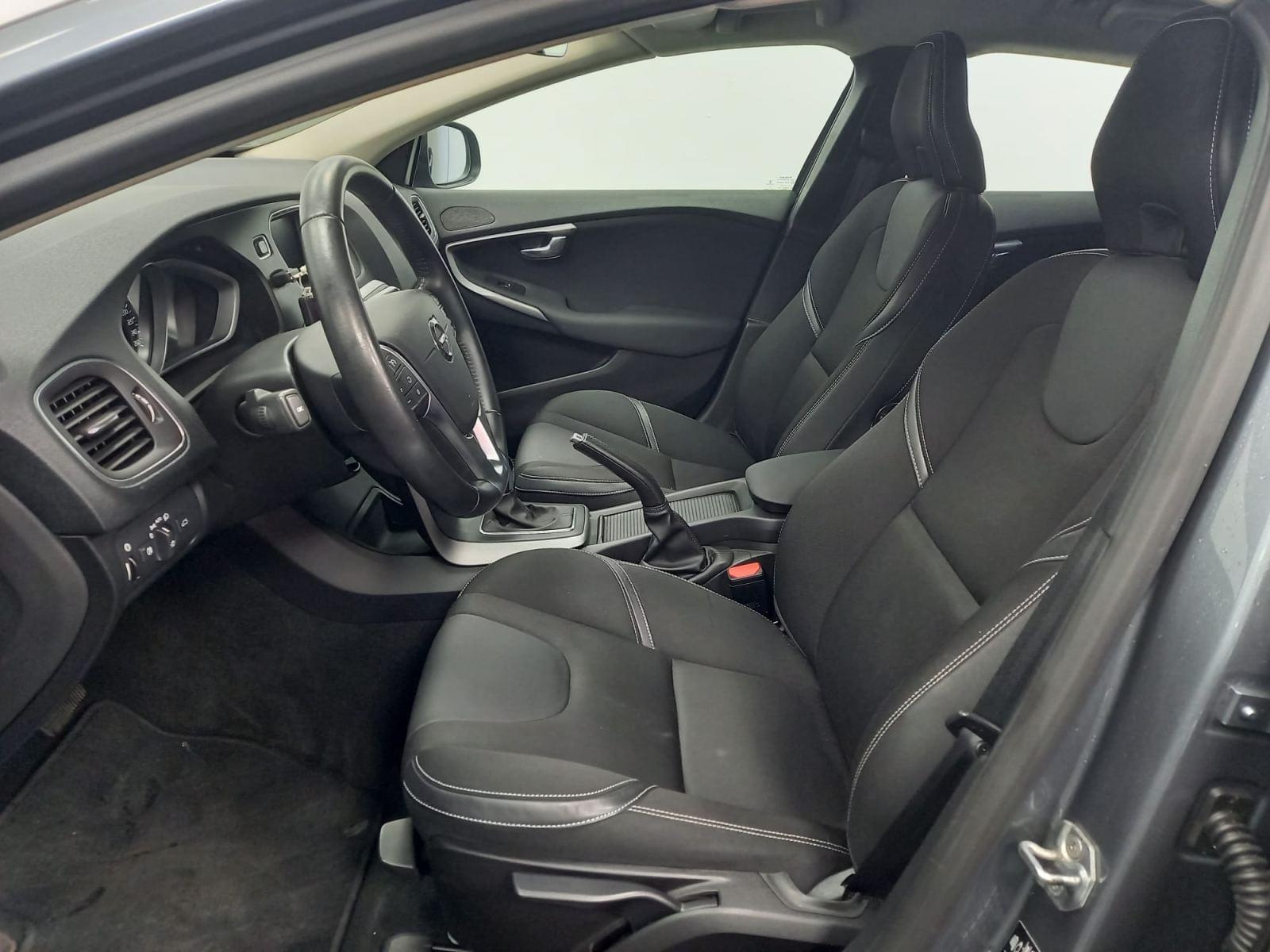 VOLVO V40 2.0 D2 MOMENTUM GEARTRONIC AUT 22 