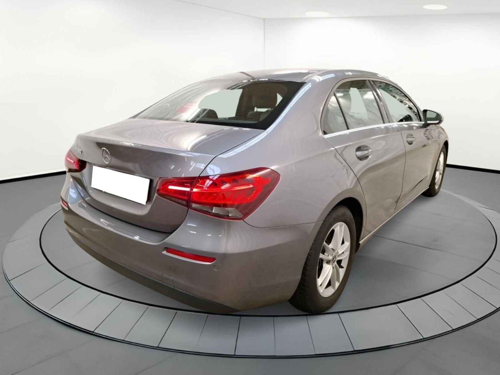 MERCEDES CLASE A SEDAN A180 2 