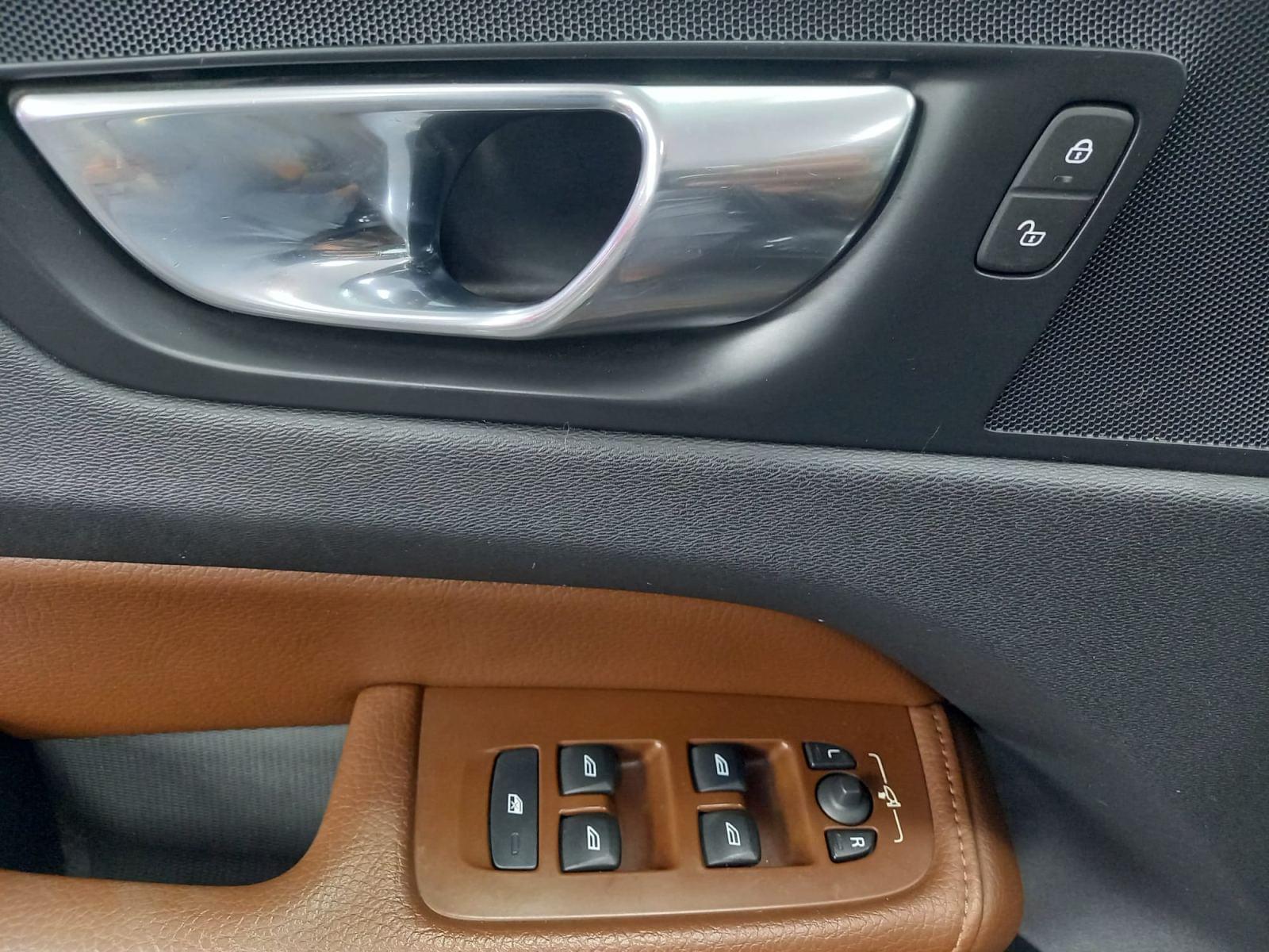 VOLVO XC60 2.0 D3 MOMENTUM PRO ADBLUE 17 