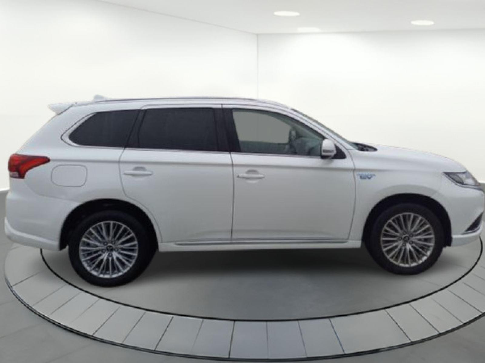 MITSUBISHI OUTLANDER 2.4 PHEV MOTION AUTO 4WD 7 