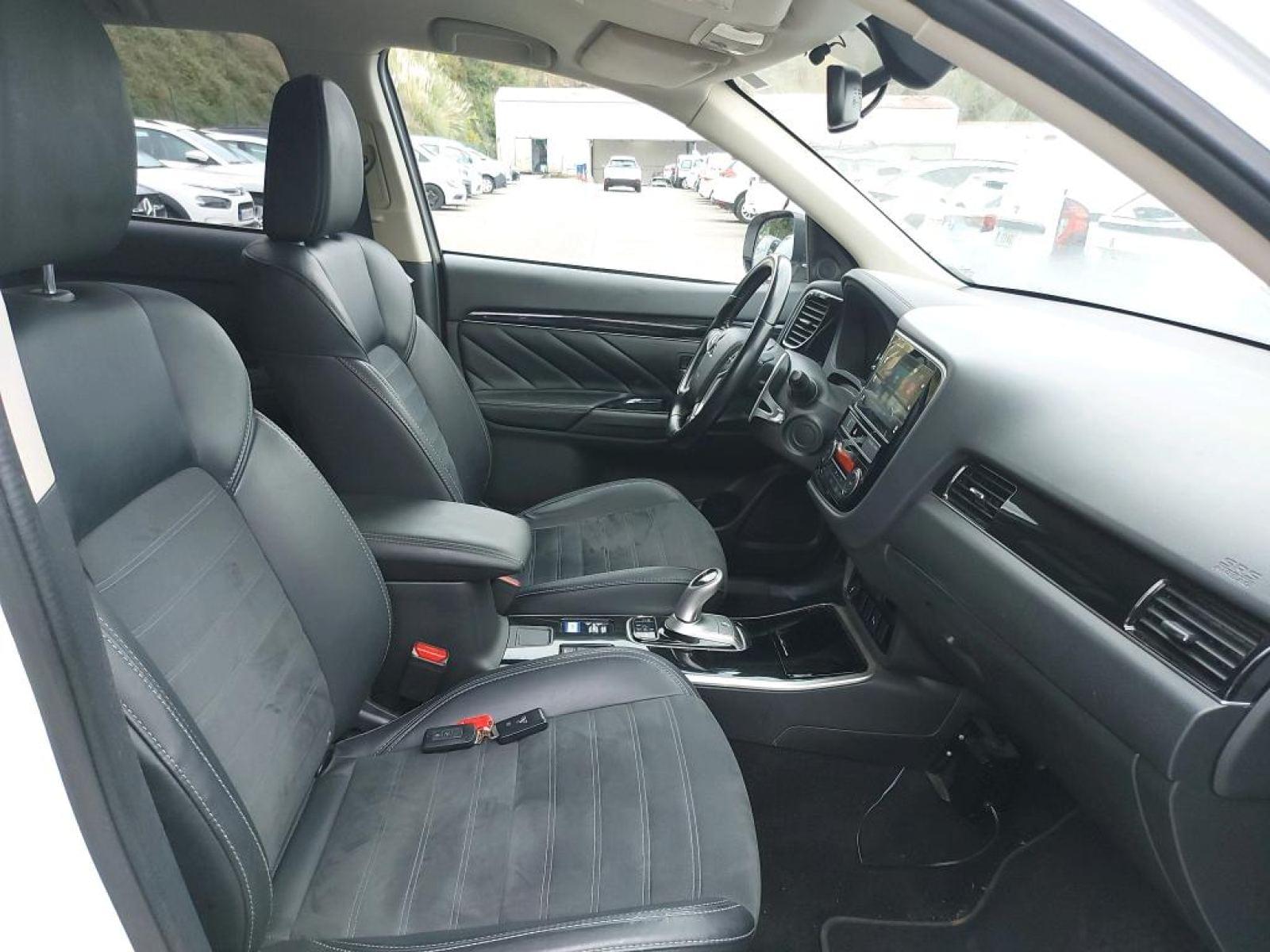 MITSUBISHI OUTLANDER 2.4 PHEV MOTION 4WD PLUG IN 3 