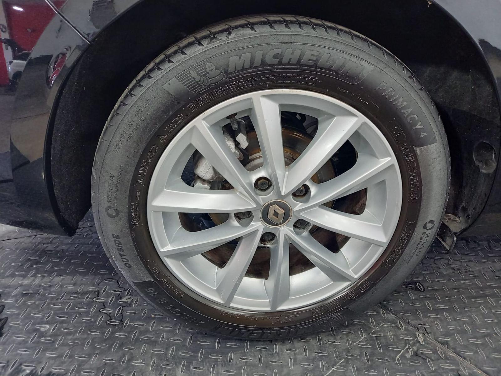 RENAULT MéGANE GRAND TOUR 1.5 BLUE DCI CORPORATE EDITIO 31