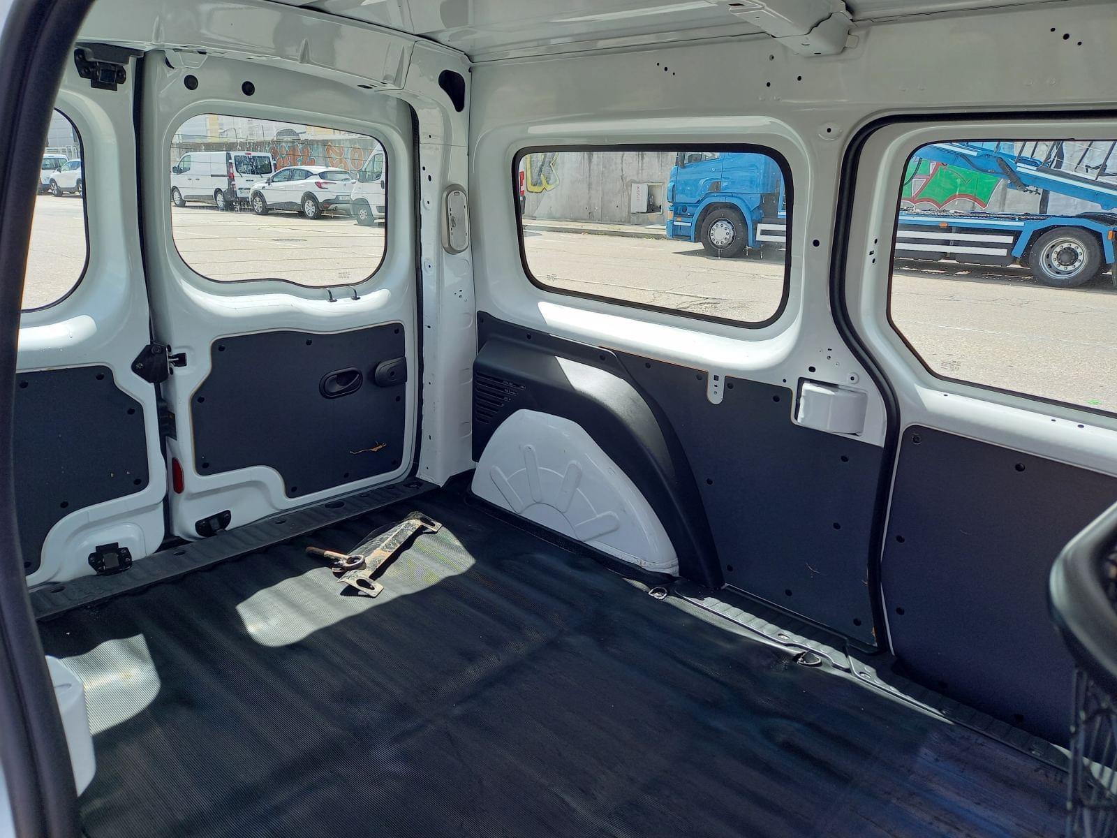RENAULT KANGOO FURGON EXPRESS MAXI 1.5 Blue 95CV Grand Confort 26 