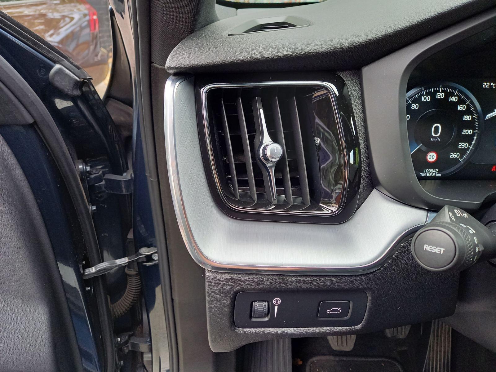 VOLVO XC60 2.0 D3 MOMENTUM ADBLUE (EU6D-T) 14 