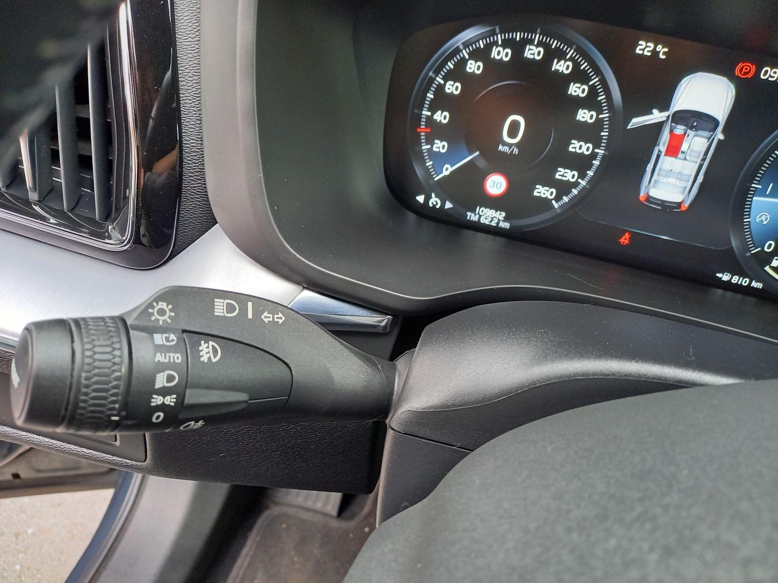 VOLVO XC60 2.0 D3 MOMENTUM ADBLUE (EU6D-T) 19 
