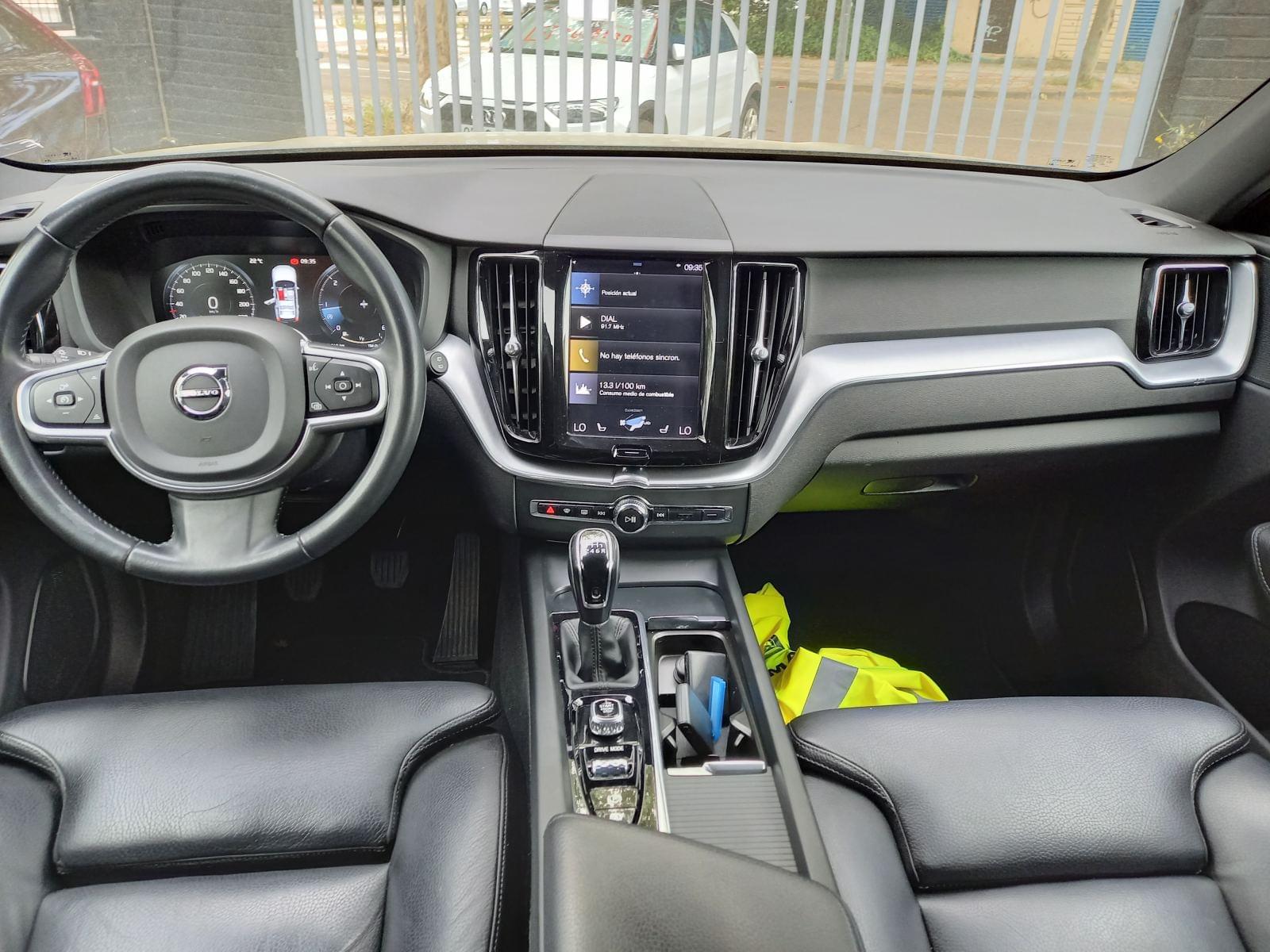 VOLVO XC60 2.0 D3 MOMENTUM ADBLUE (EU6D-T) 27 