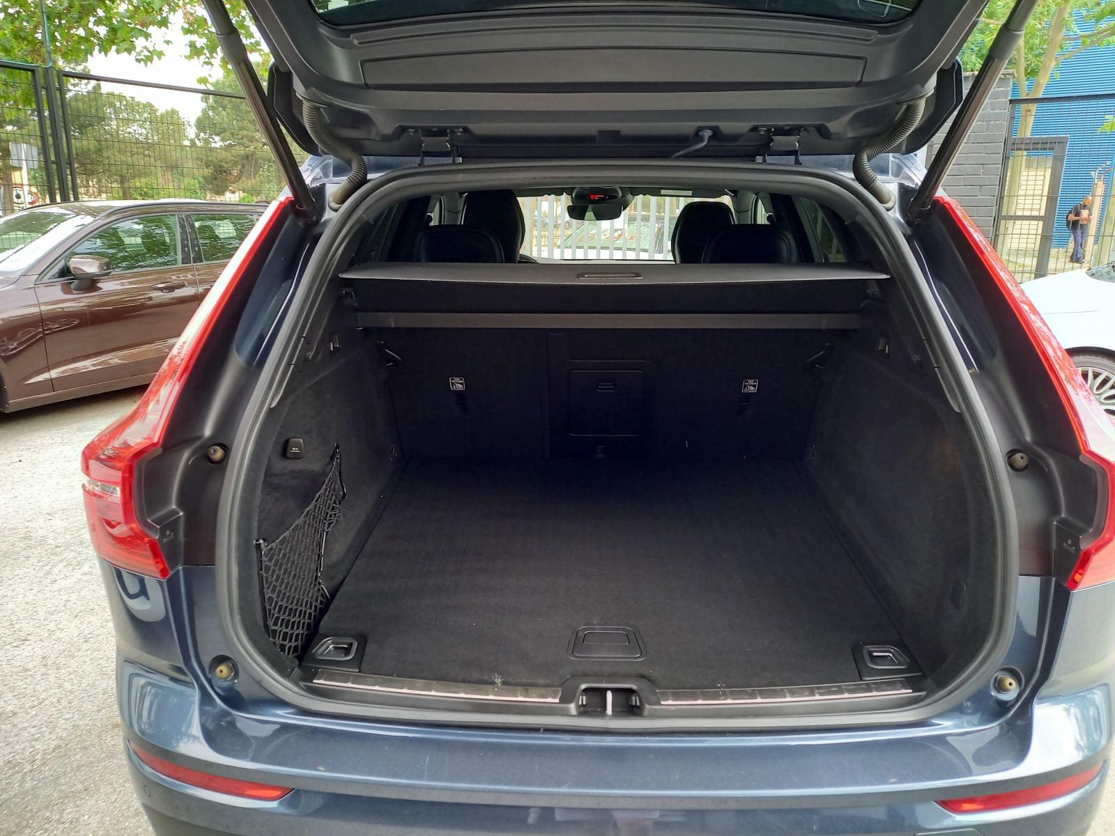 VOLVO XC60 2.0 D3 MOMENTUM ADBLUE (EU6D-T) 28 