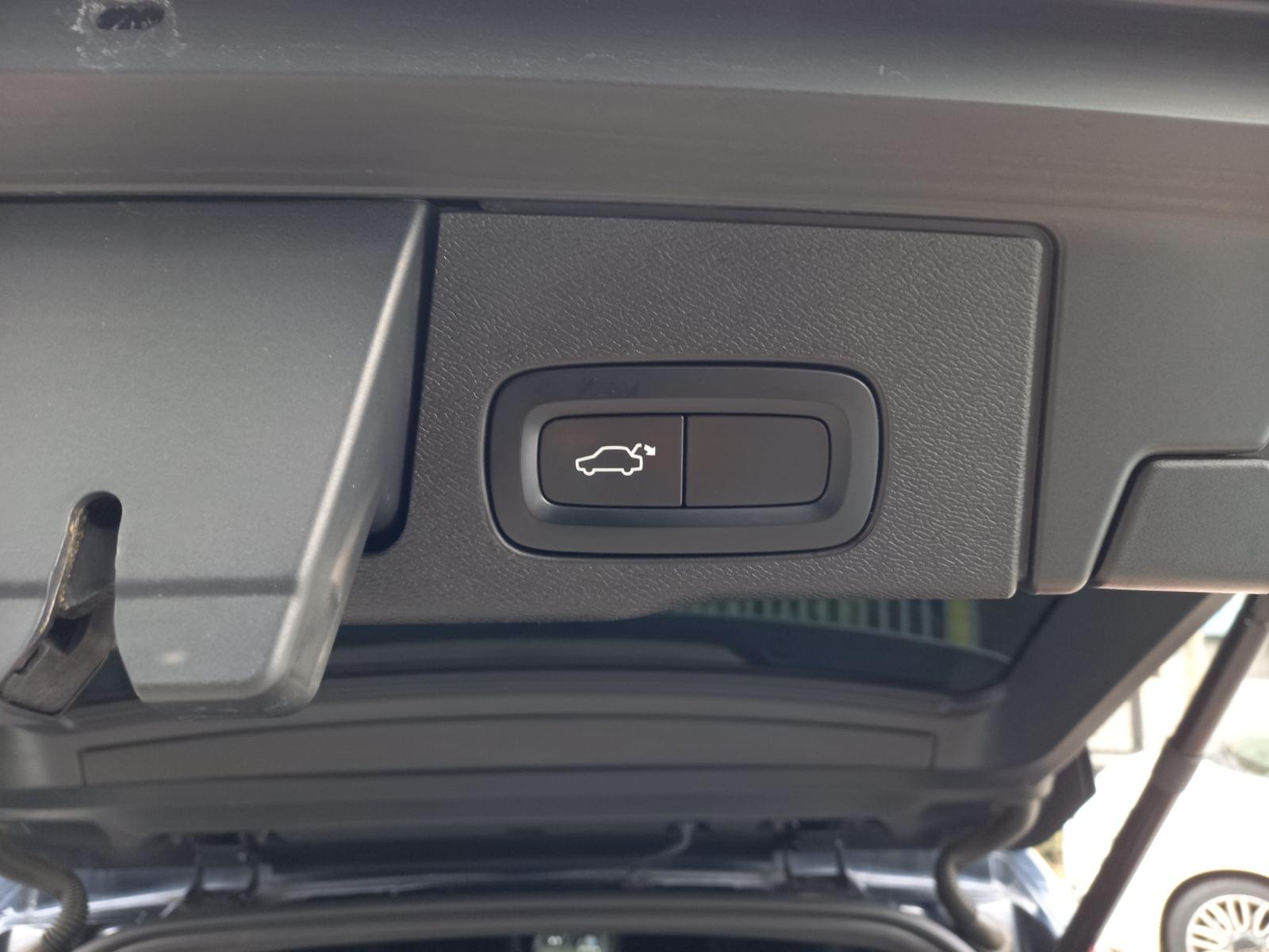 VOLVO XC60 2.0 D3 MOMENTUM ADBLUE (EU6D-T) 29 
