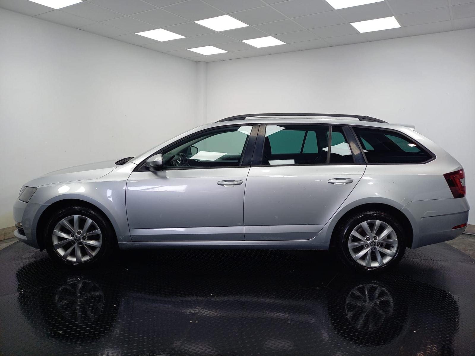 SKODA OCTAVIA COMBI 1.0 TSI AMBITION DSG AUT 3 