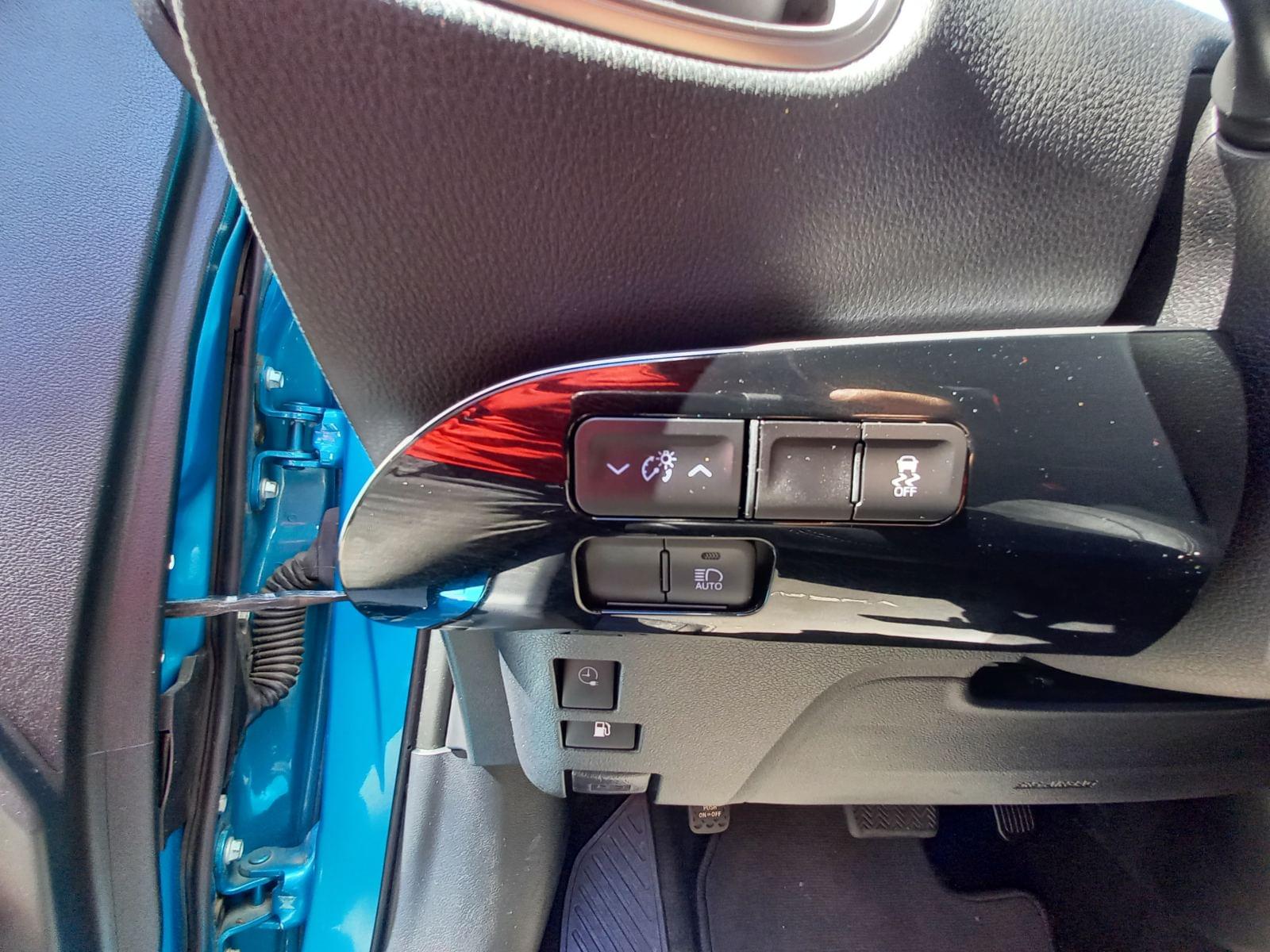 TOYOTA PRIUS PHV 1.8I VVT-I PHEVSOLAR 5PL. CVT 11 