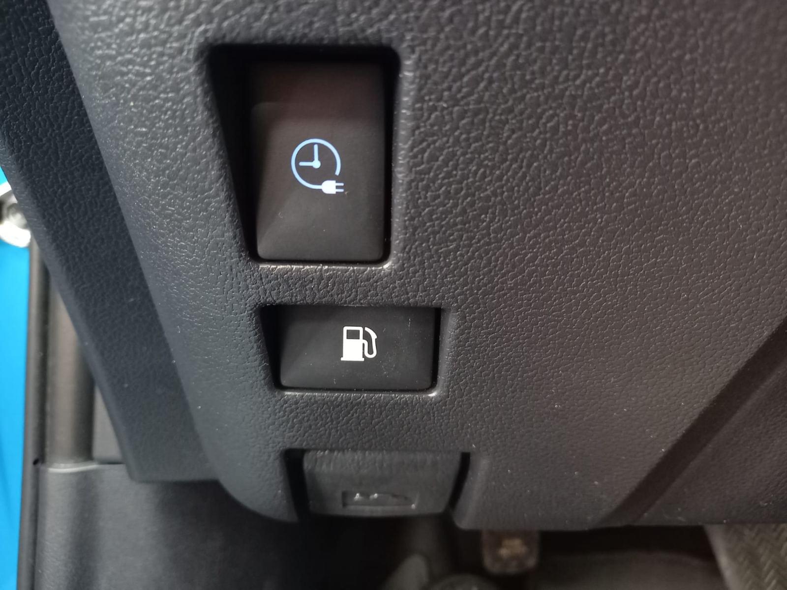TOYOTA PRIUS PHV 1.8I VVT-I PHEVSOLAR 5PL. CVT 11 