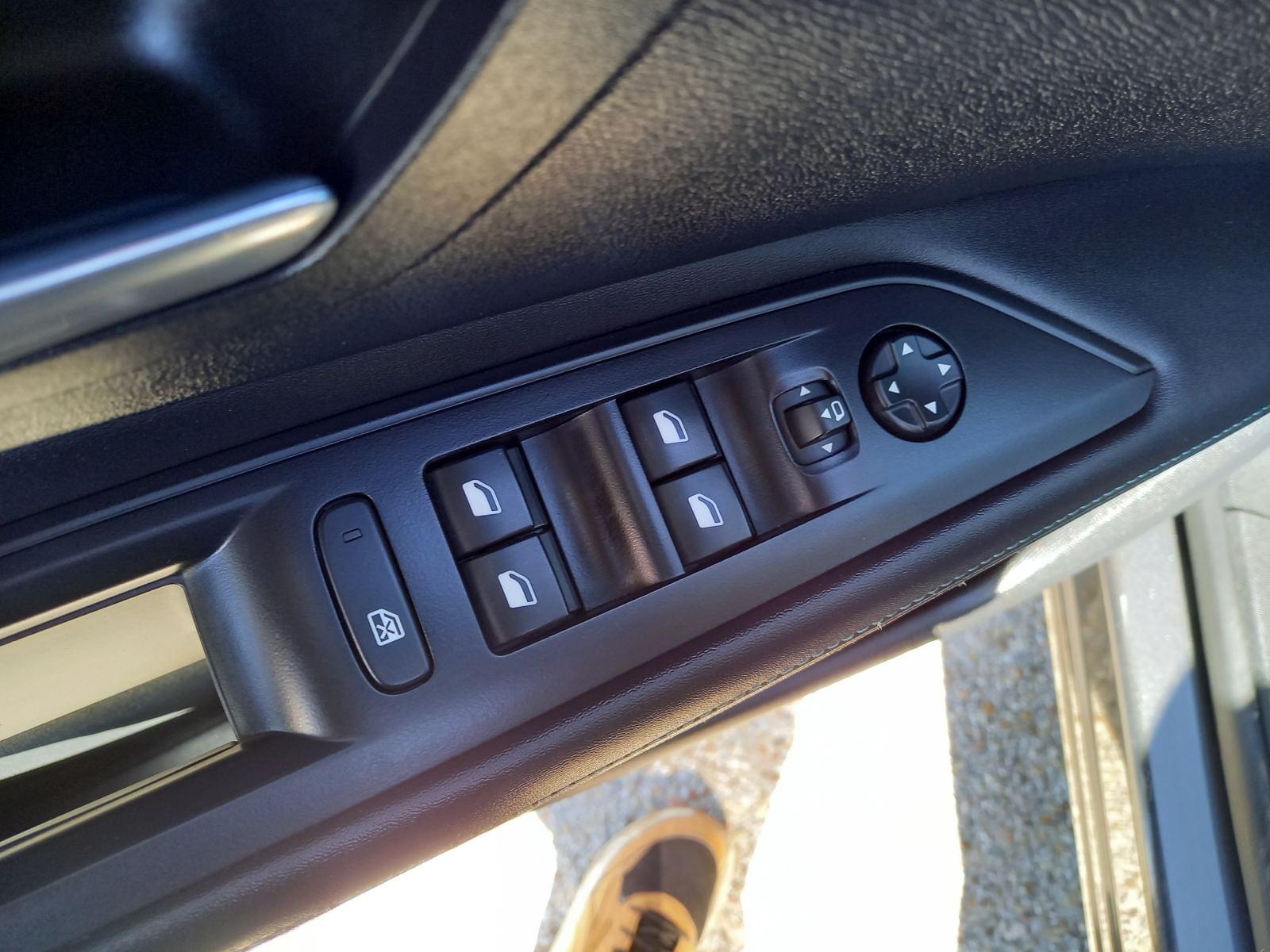 PEUGEOT 3008 HYBRID 225 ALLURE 1.6 PLUG-IN 225CV AT8 10 
