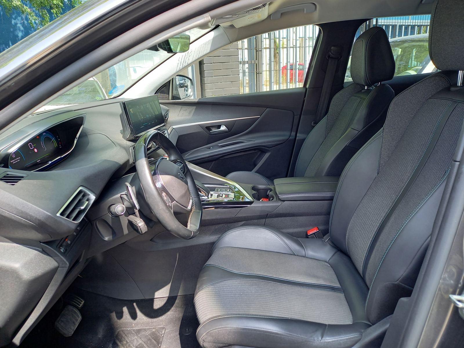 PEUGEOT 3008 HYBRID 225 ALLURE 1.6 PLUG-IN 225CV AT8 9 