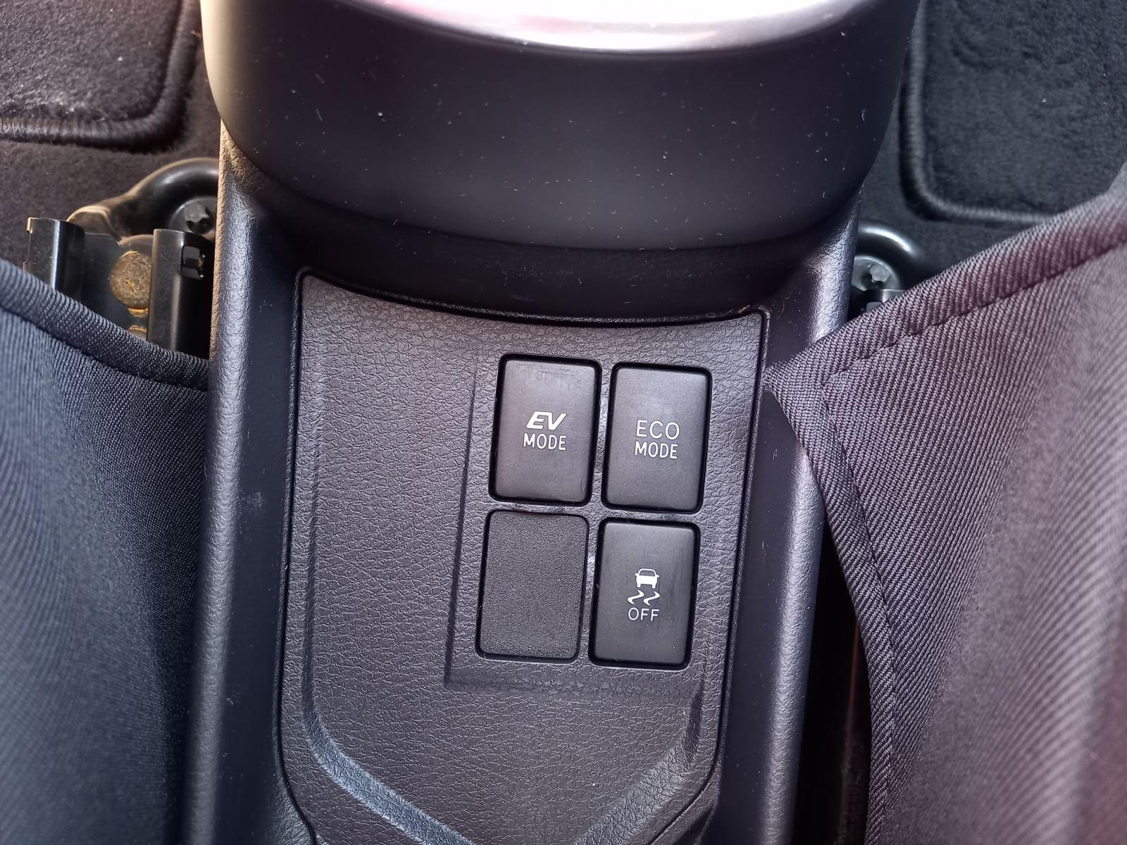 TOYOTA YARIS BERLINA CON PORTÓN 1.5 100H ACTIVE 23 