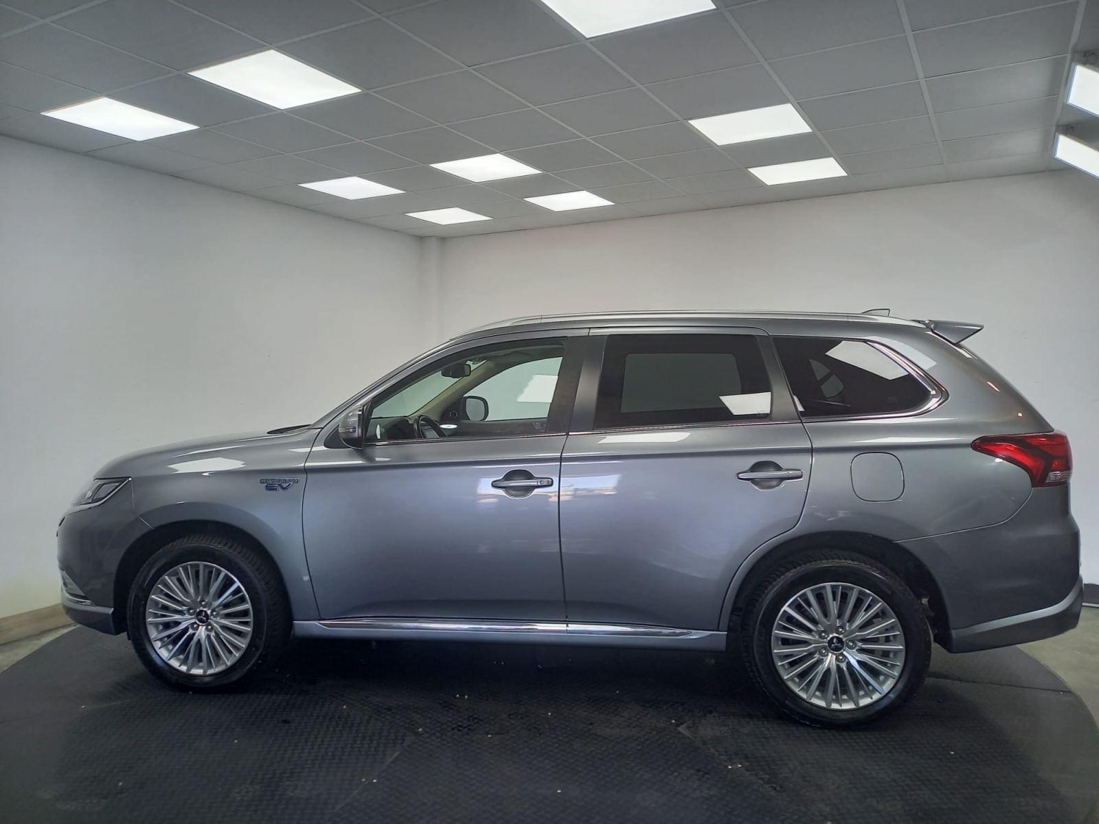 MITSUBISHI OUTLANDER 2.4i 4WD PHEV Business Edition SDA-NAV 3 