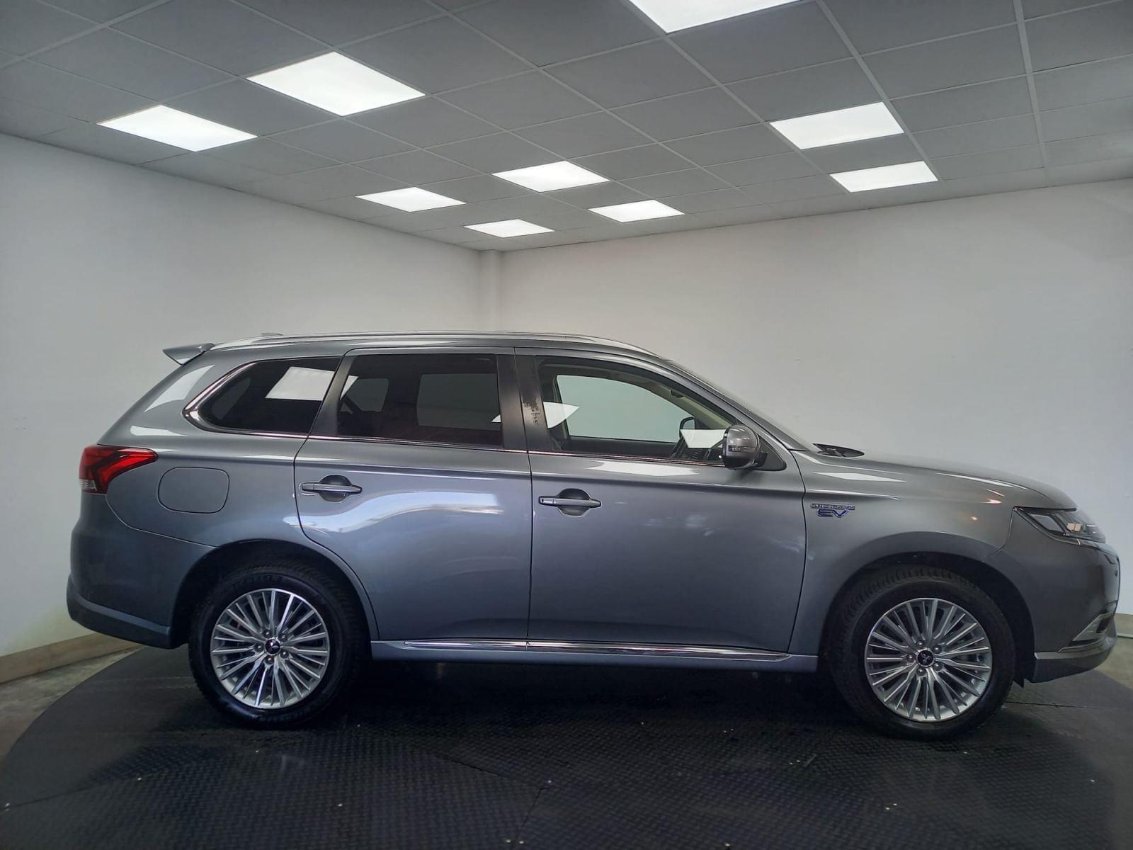 MITSUBISHI OUTLANDER 2.4i 4WD PHEV Business Edition SDA-NAV 7 