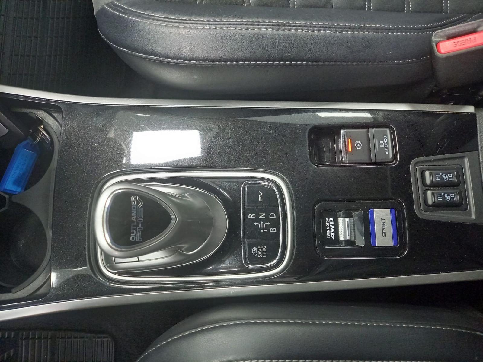 MITSUBISHI OUTLANDER 2.4i 4WD PHEV Business Edition SDA-NAV 32 