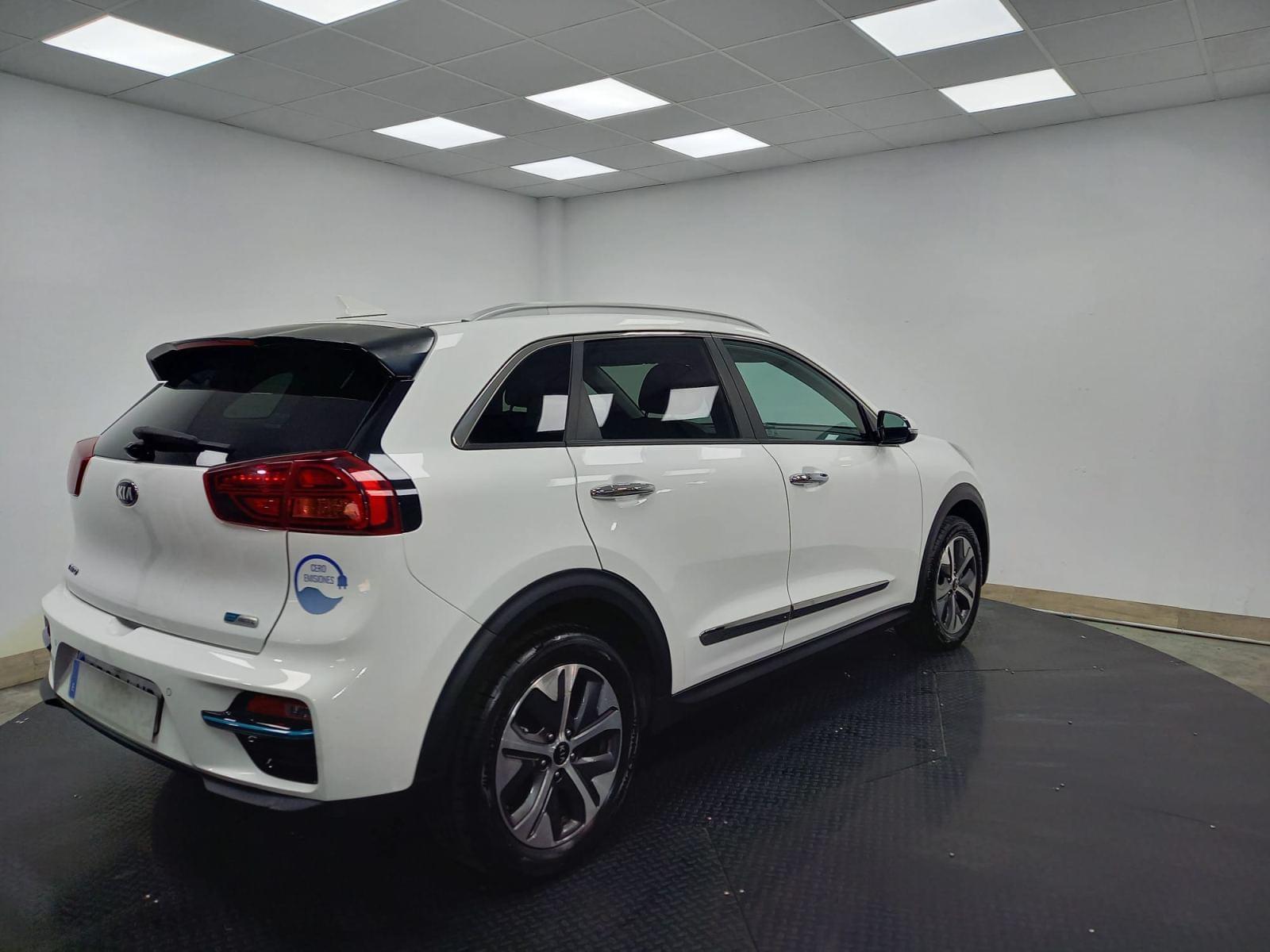 KIA E-NIRO EMOTION 205CV 4 