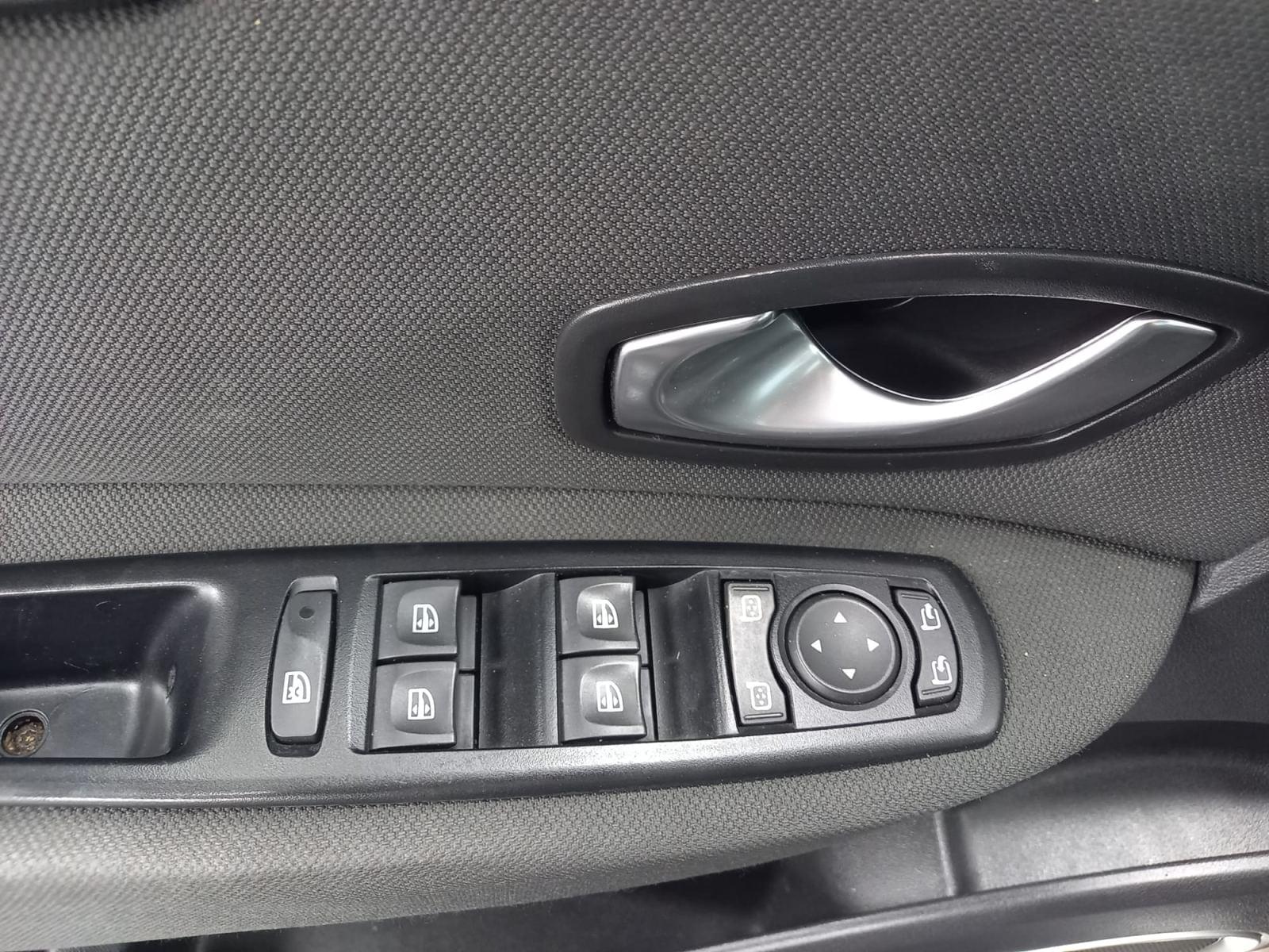 RENAULT GRAND SCéNIC 1.9 DCI 7 PLAZAS 130 CV 12 