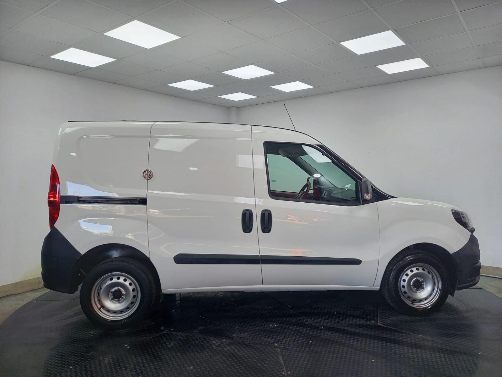 FIAT DOBLÓ CARGO FURGÓN BASE PLUS 1.3 MJET 70KW 3 