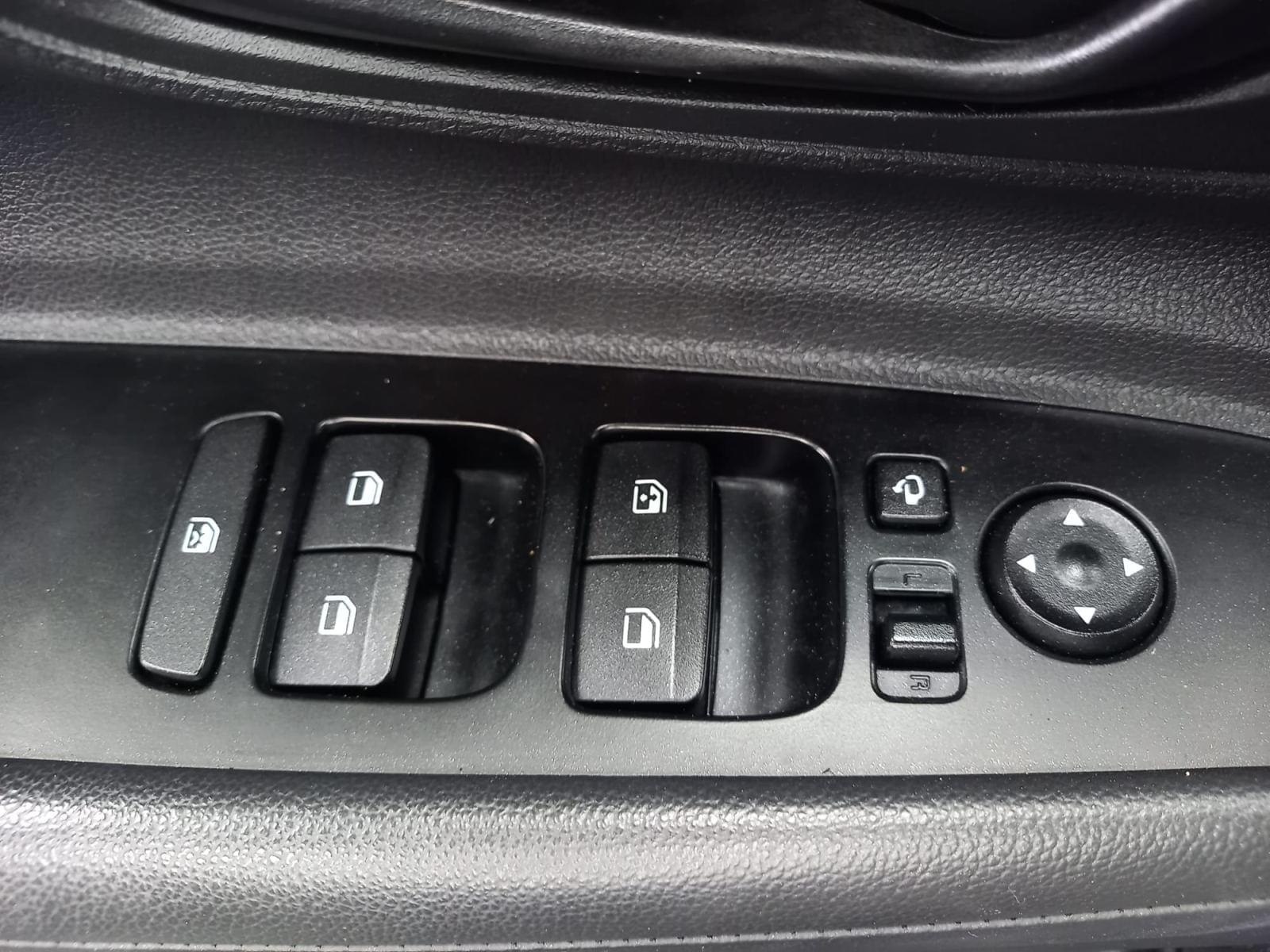 HYUNDAI BAYON 1.0T-GDI 48V INTRO 100CV 27 