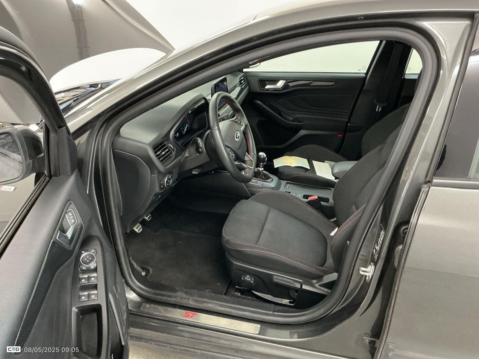 FORD FOCUS 1.0 EcoBoost ST-Line Business 8 