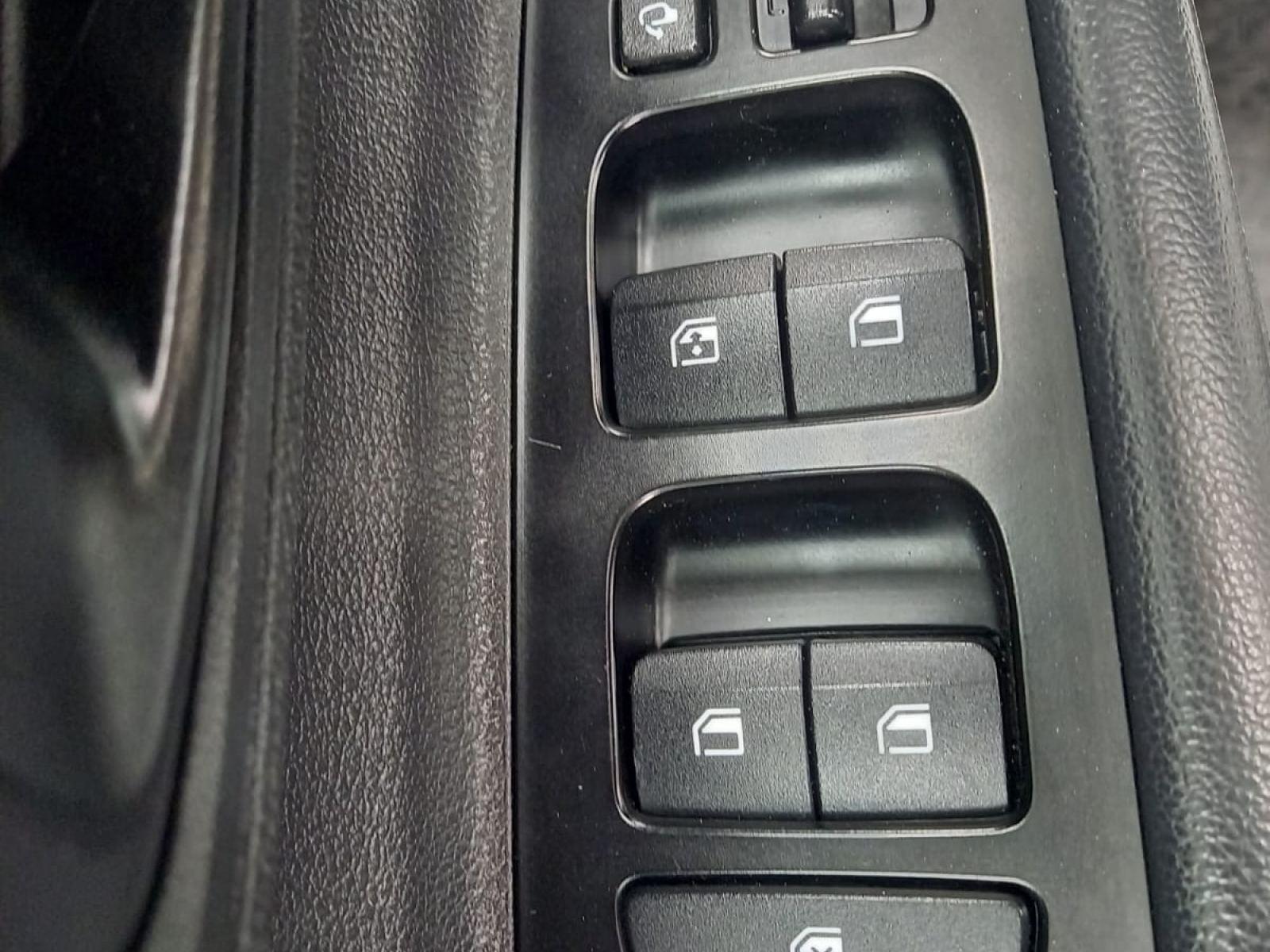 HYUNDAI BAYON 1.0T-GDI 48V INTRO 100CV 29 
