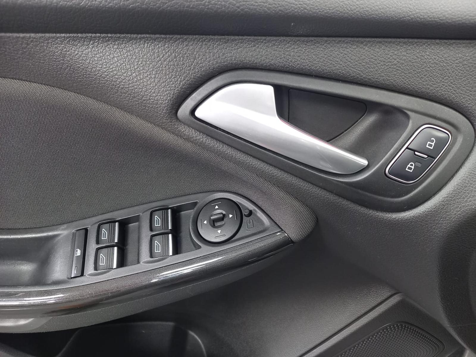 FORD FOCUS BERLINE TITANIUM 1.0 ECOBOOST 125CV BVM6 32 