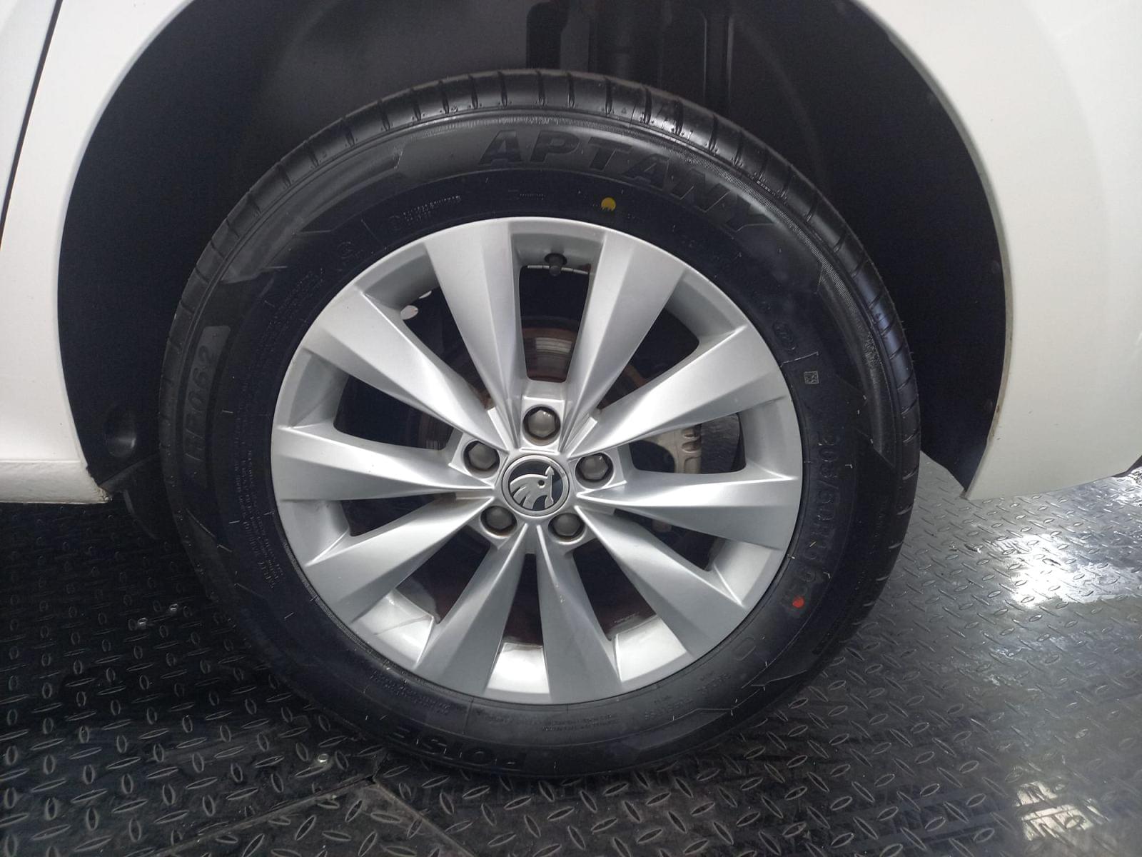 SKODA KAMIQ 1.0 TSI 81KW (110CV) DSG AMBITION (CX) 32 