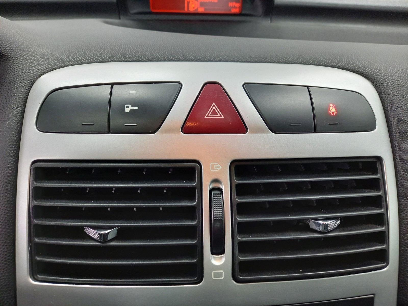 PEUGEOT 307  1.6 hdi 17 