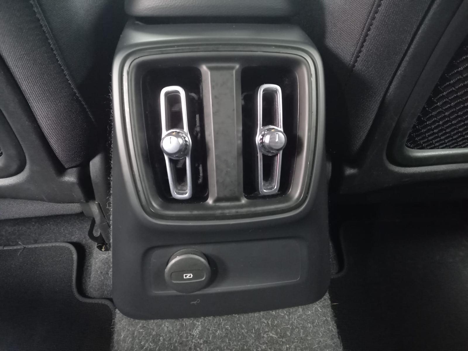 VOLVO XC40 T4 Recharge 129 + 82ch Business DCT 7 33