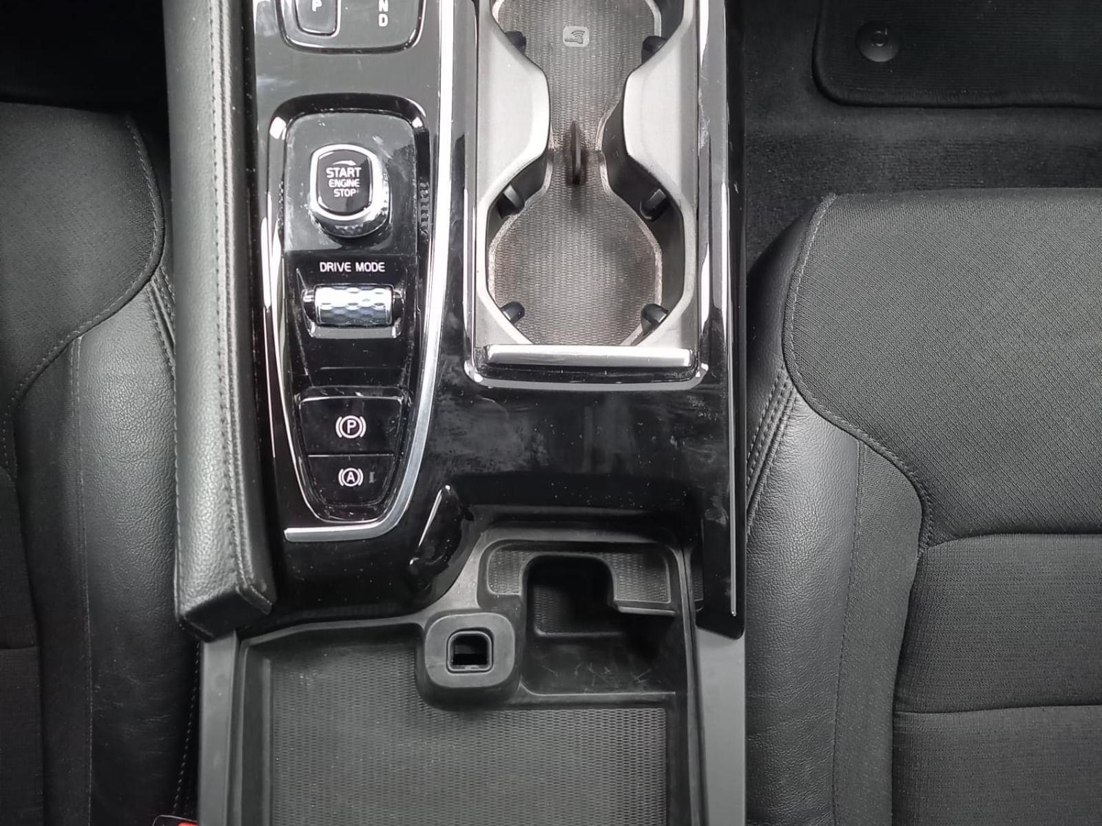 VOLVO V60 2.0 T8 BUSINESS PLUS AUTO 13