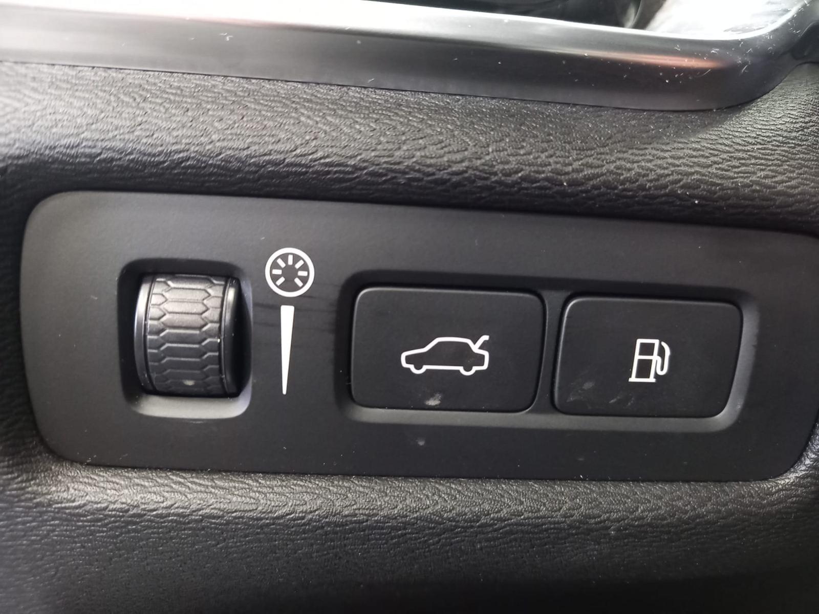 VOLVO V60 2.0 T8 BUSINESS PLUS AUTO 19