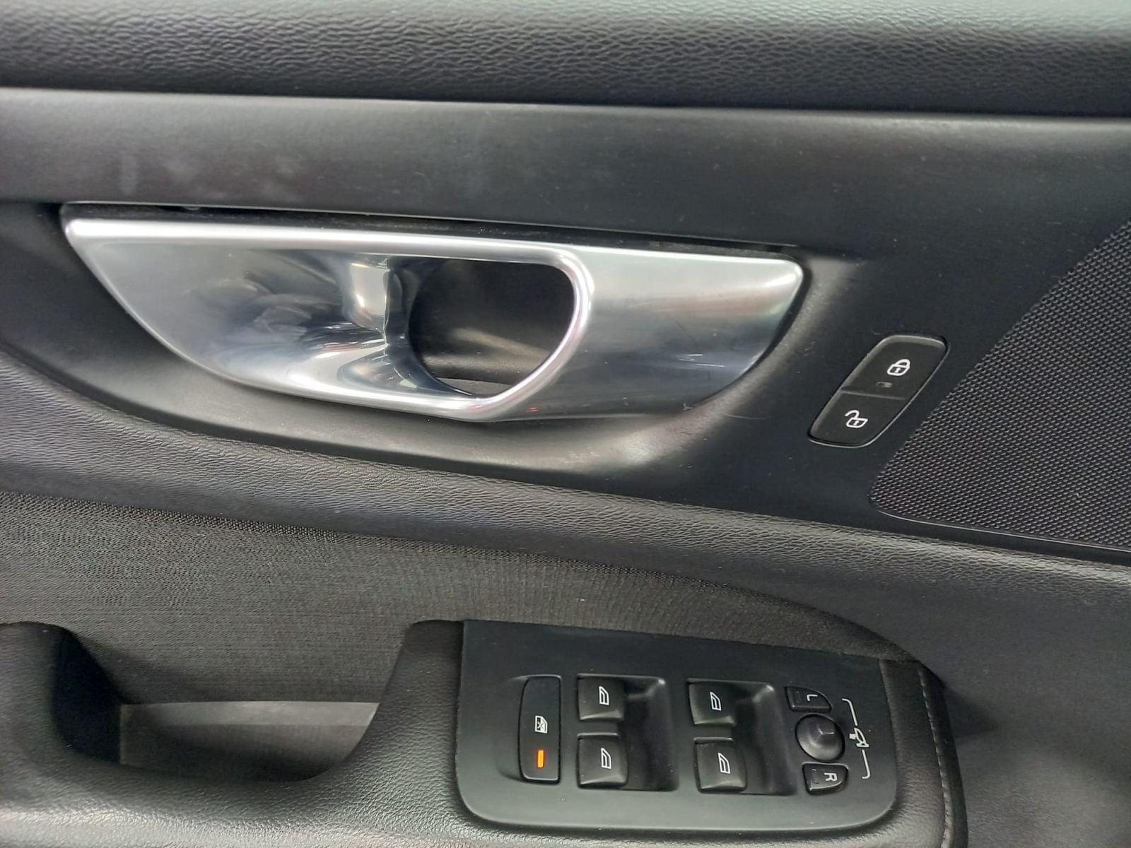 VOLVO V60 2.0 T8 BUSINESS PLUS AUTO 21