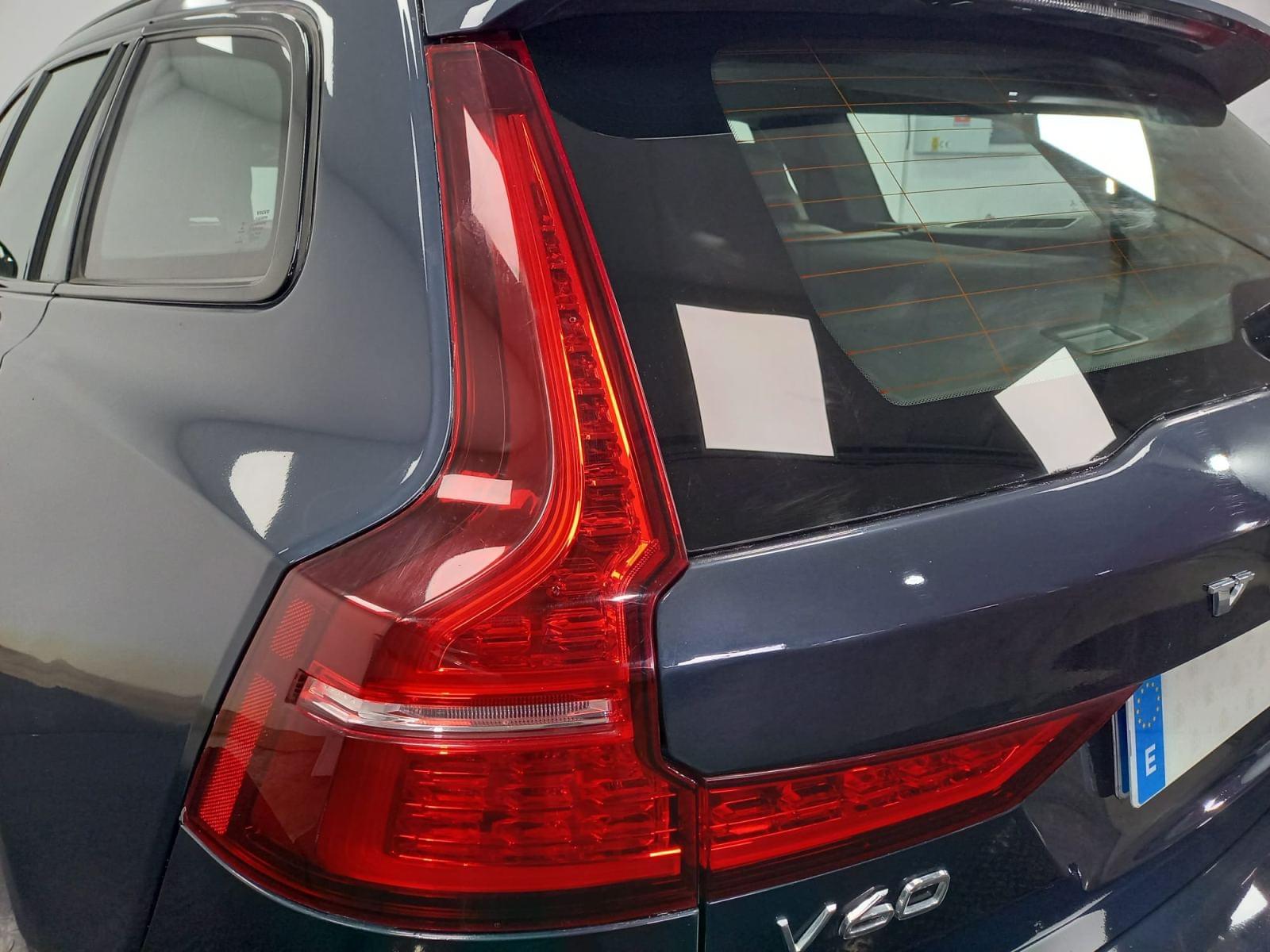 VOLVO V60 2.0 T8 BUSINESS PLUS AUTO 36