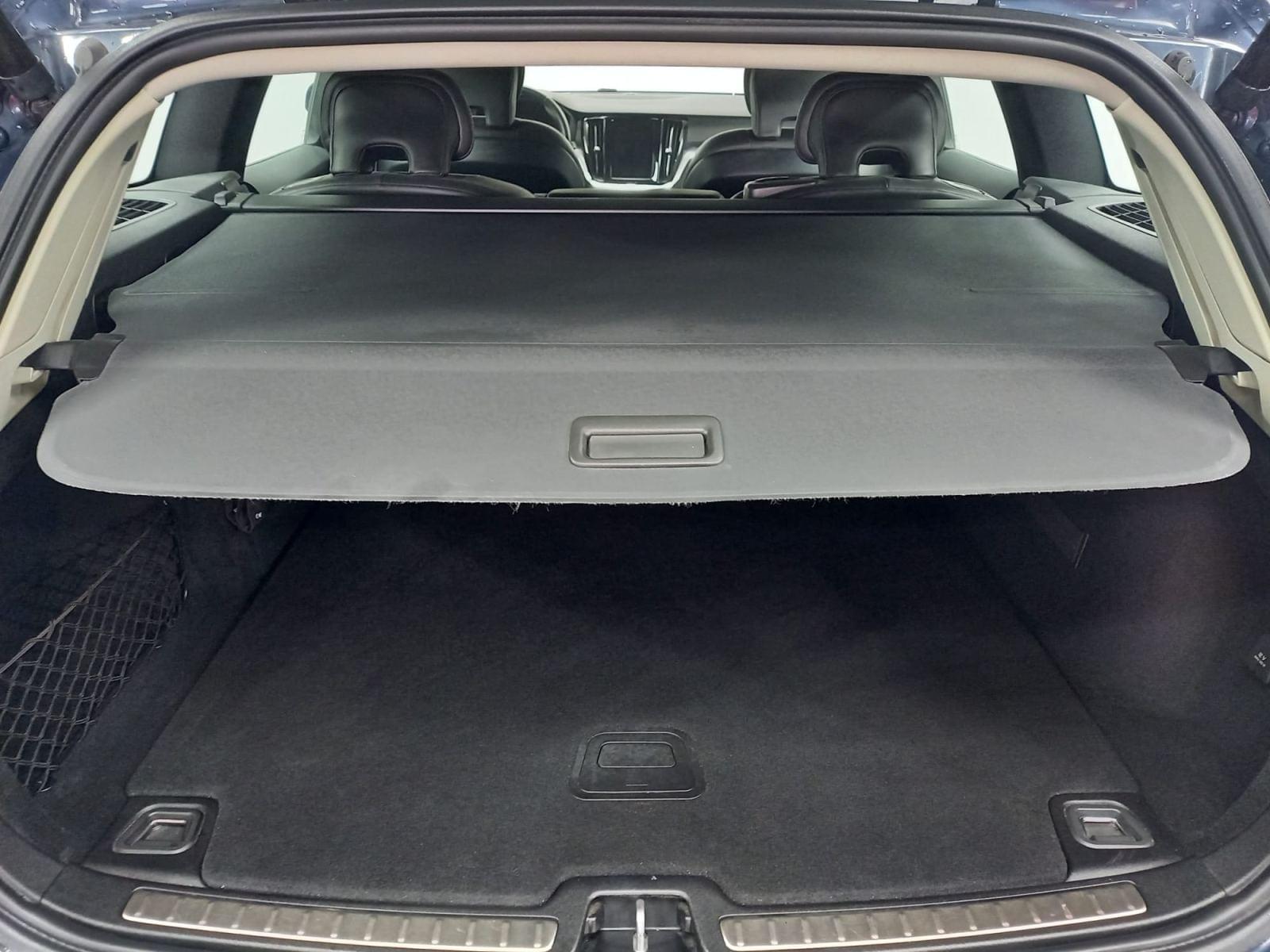 VOLVO V60 2.0 T8 BUSINESS PLUS AUTO 38