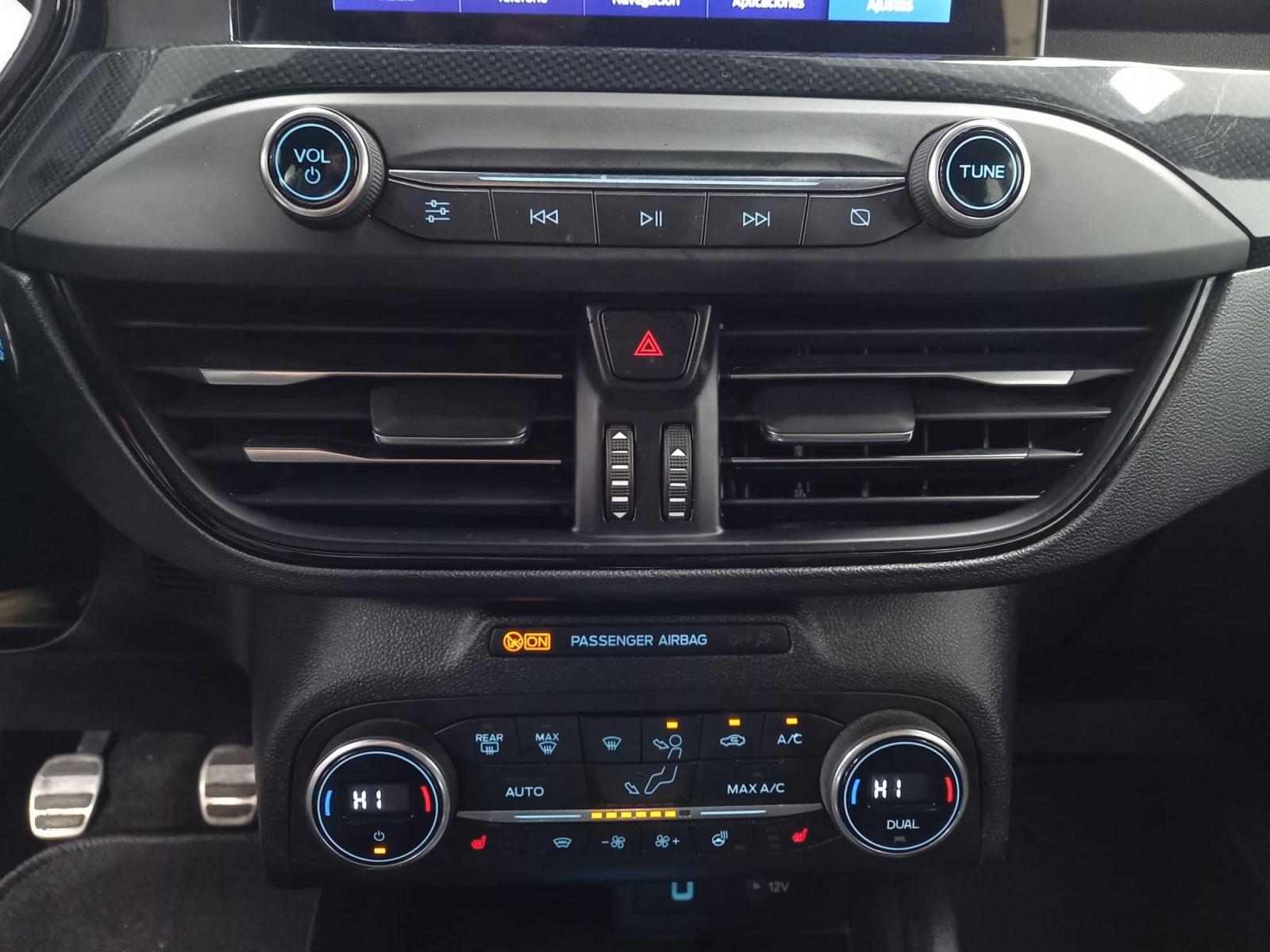 FORD FOCUS 1.5 EcoBlue ST-Line Business 13